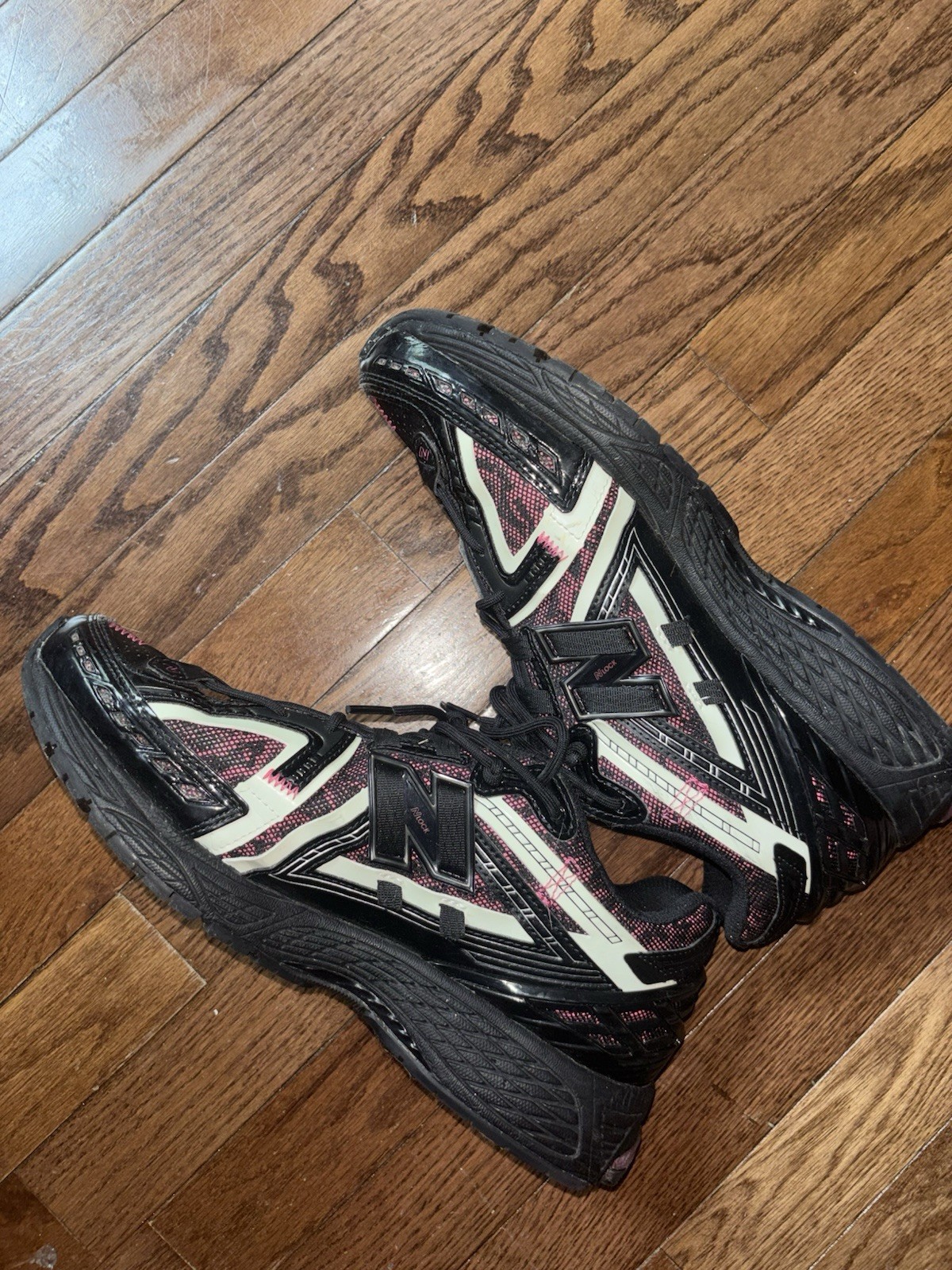 New Balance 1906A Black/Dragon Berry Mens Size 10.5 Very Good Condition