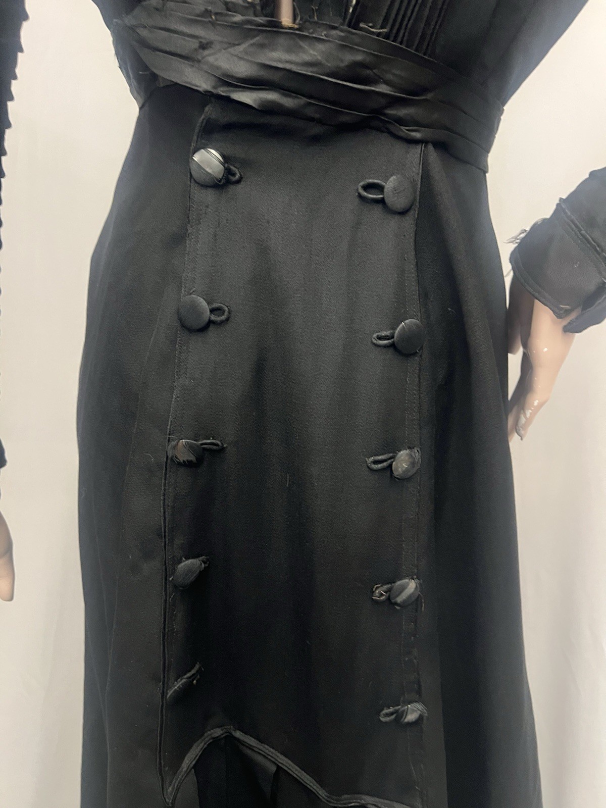 1906-1910 Black Wool Daytime Winter Dress