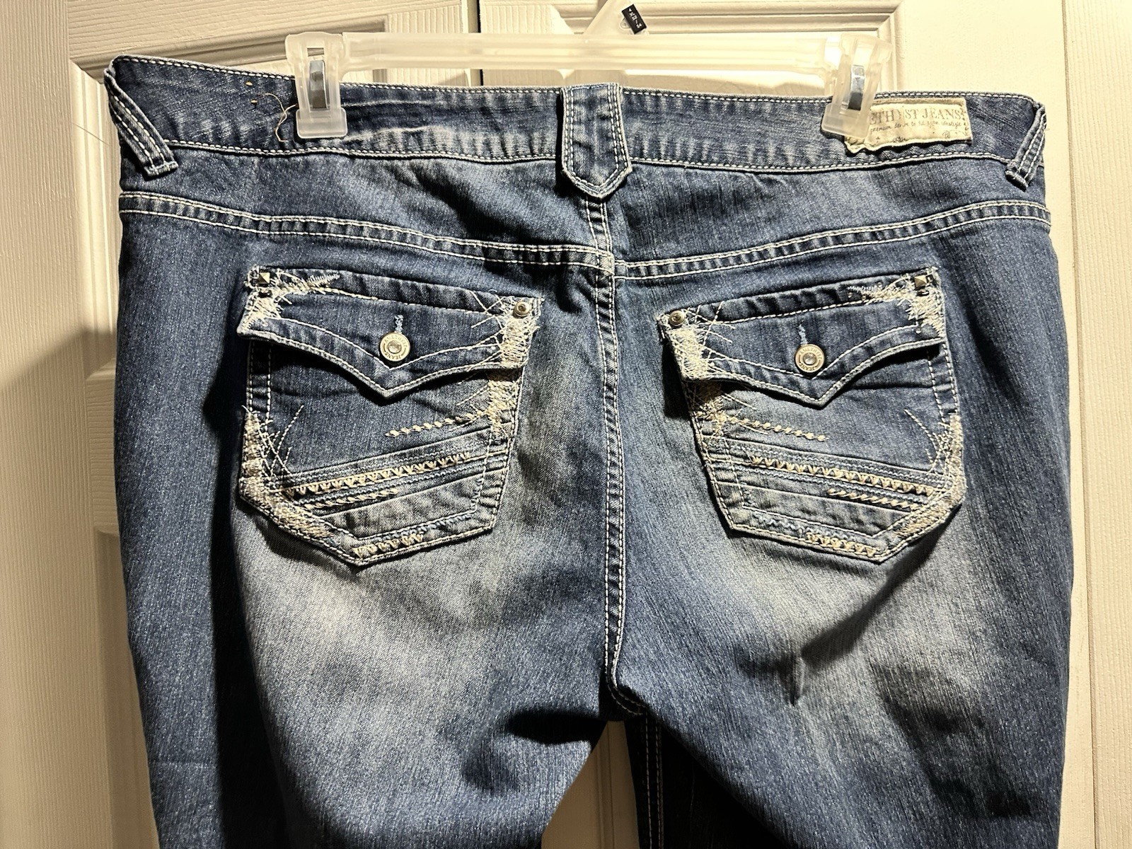 Amethyst Capri Jeans plus 20W Distressed Ribbon Frayed cuff Dark Wash 43x10x20