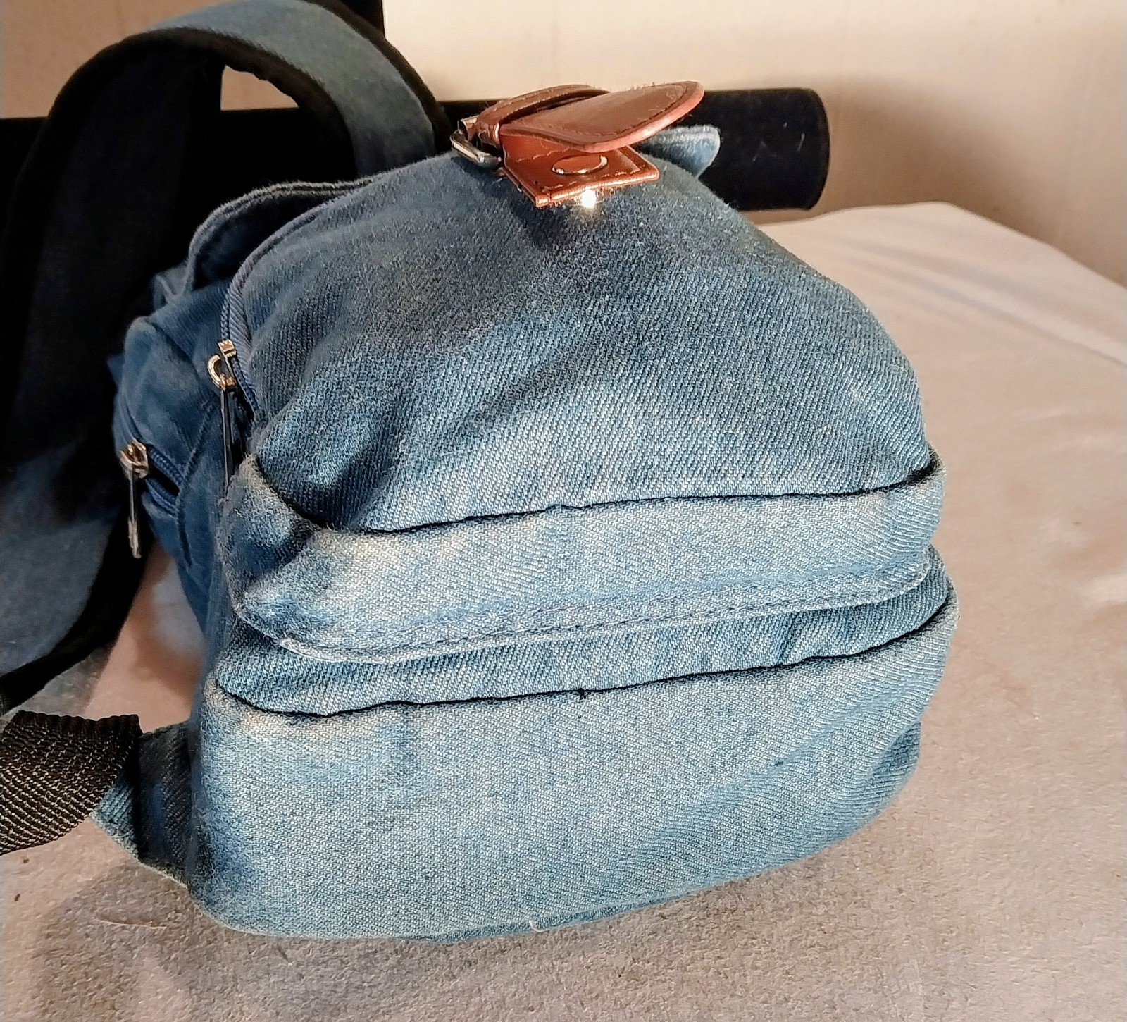 Gold Coast RFID Two Way Sling Organizer Bag