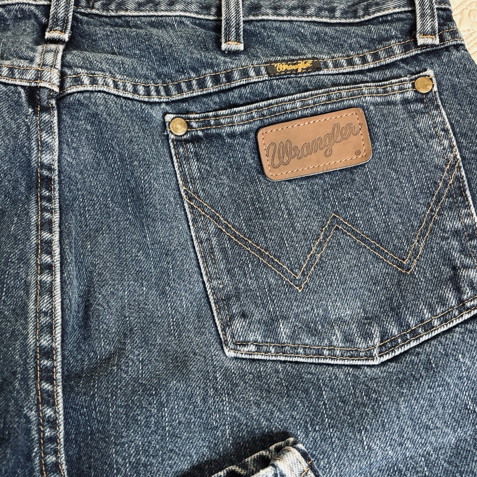Wrangler Men’s Size 38 x 30 Regular Fit Jean Straight Leg Med Wash 47 MWZ Model
