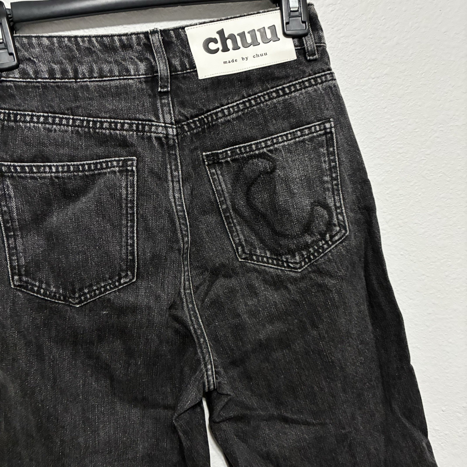 chuu High Rise Straight Dark Wash Black Denim Jeans Frayed Hem 5-Pocket