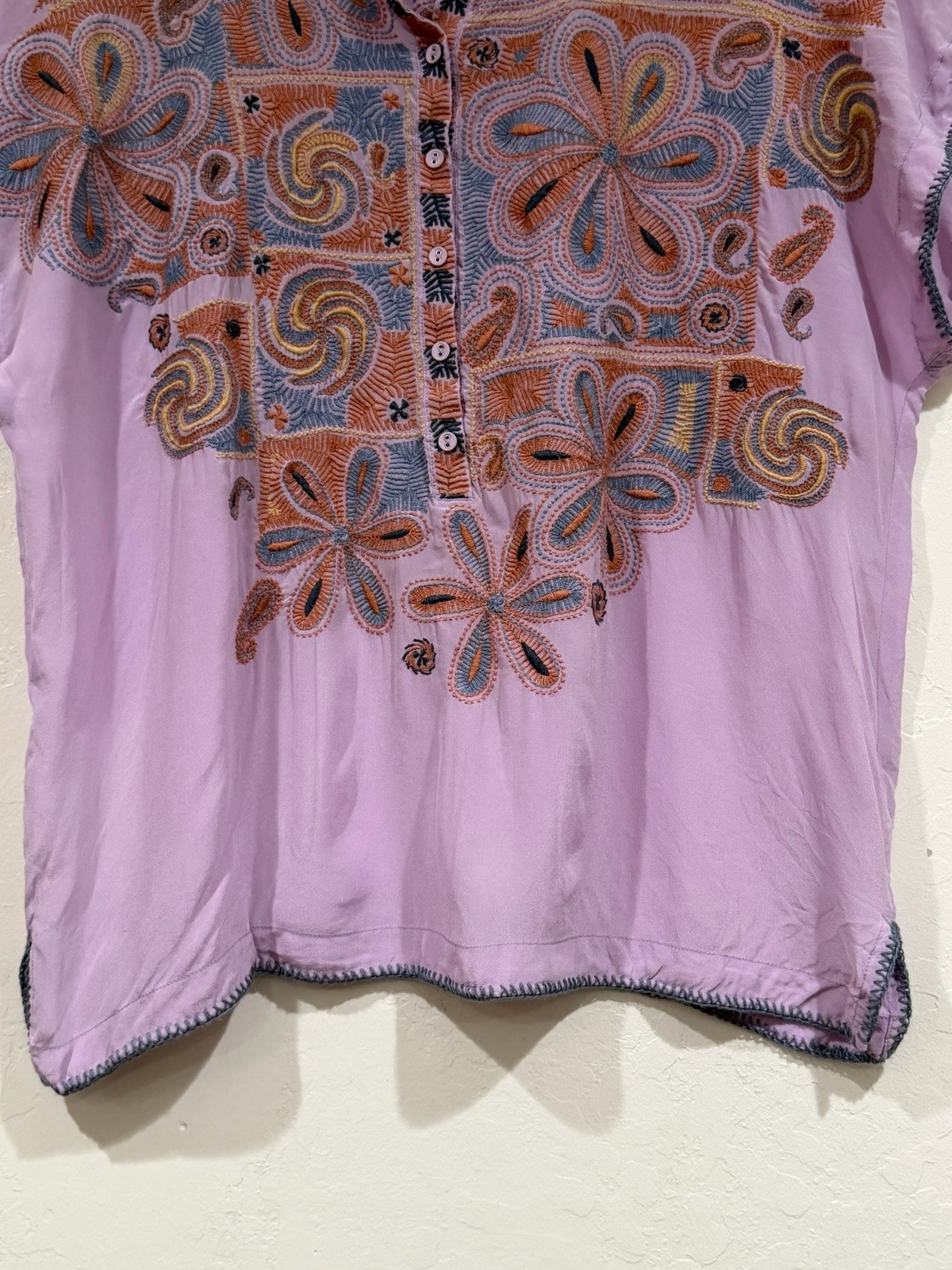 Johnny Was Biya Silk Embroidered Boho Blouse Lavender Purple Floral Henley L