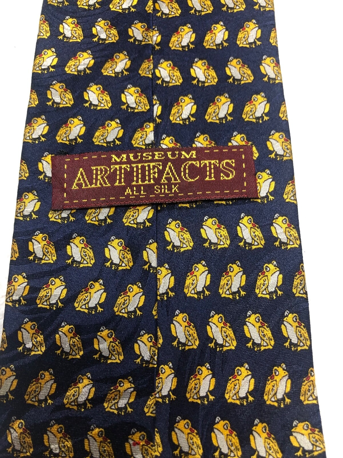 MUSEUM ARTIFACTS MENS TIE NAVY BLUE WITH GOLD RED FROGS 4 X 61
