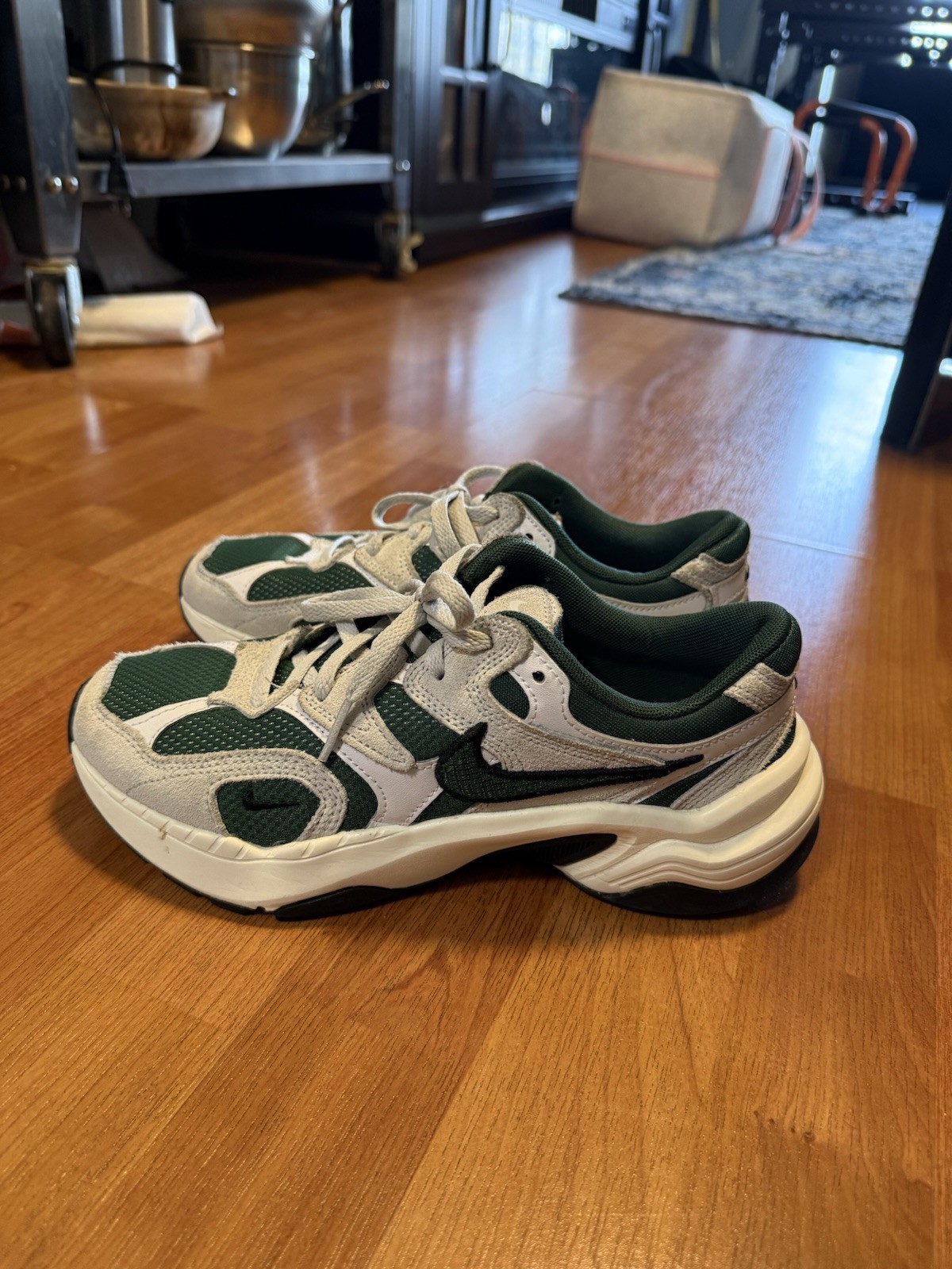 Nike women’s Low Top Lace-Up Athletic Sneakers Colorblock Green/White/Black