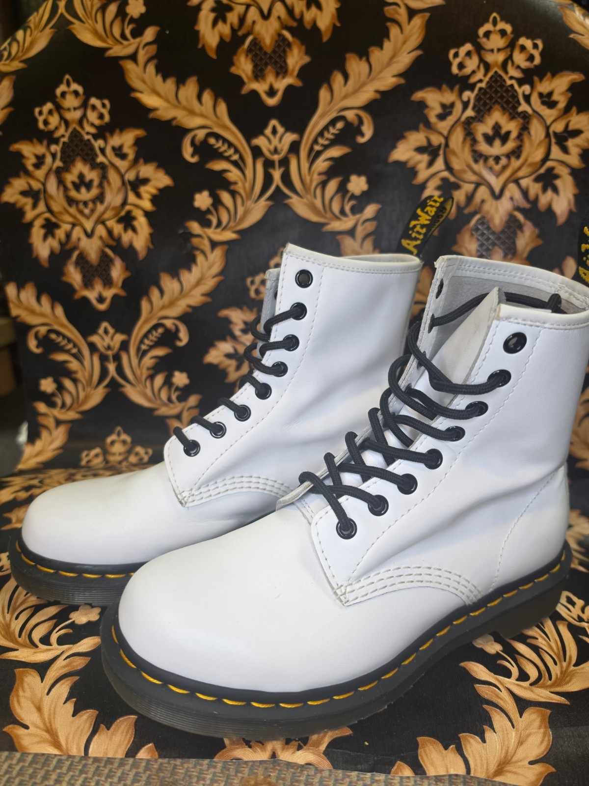 Dr. Martens 1460 White Smooth Leather 8 Eye Boots Size 7 Lace Up Combat