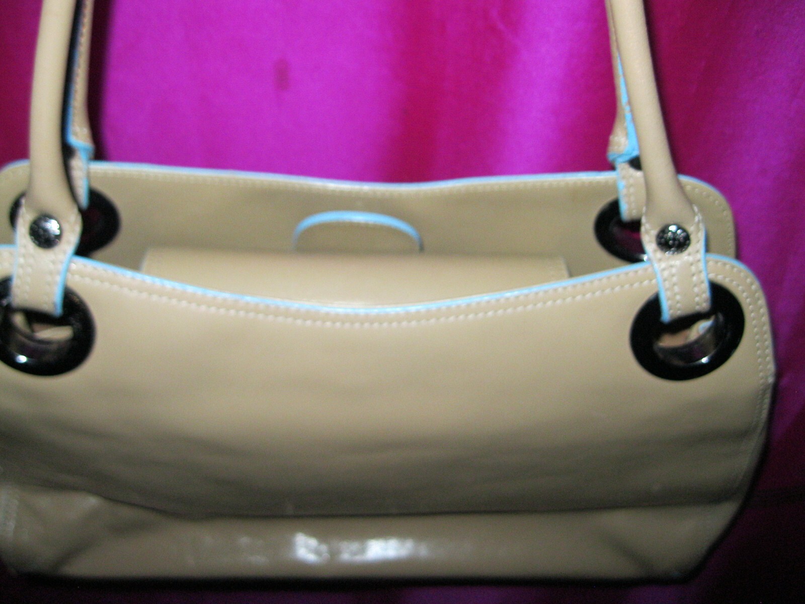 ANNE KLEIN TAN LEATHER HANDBAG, NEW, W/ 2 ZIPPERED POCKETS & LT. BLUE TRIM