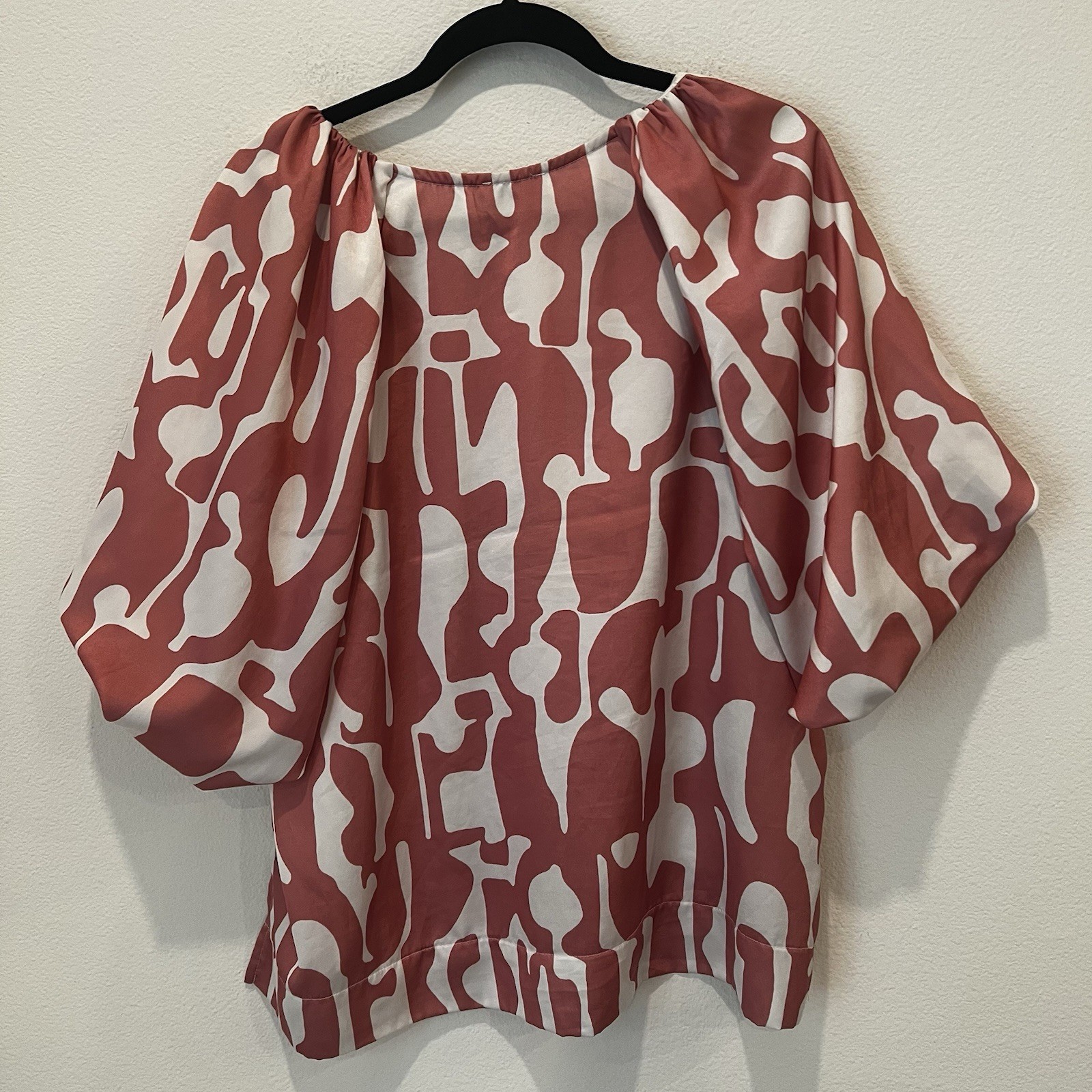 Umgee Abstract Print Two Tone Red Blouse Sz L Office School Art Gallery Academia