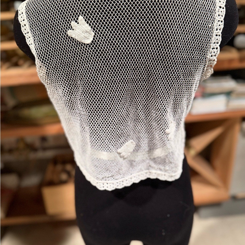Vintage Hand Crocheted Cotton Mesh Vest Cream Floral Applique Cottagecore Small