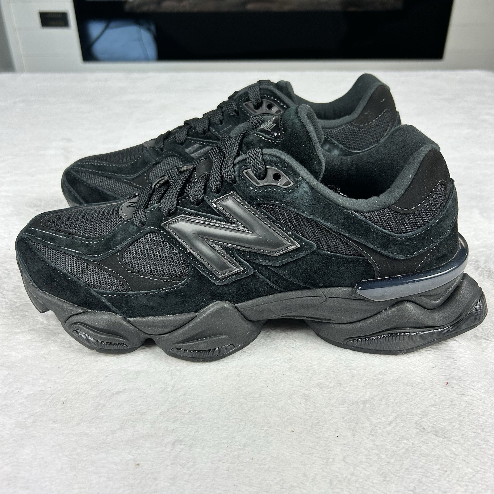 New Balance 9060 Triple Black Suede Running Shoes Men’s Size 9 Women’s 10.5 New