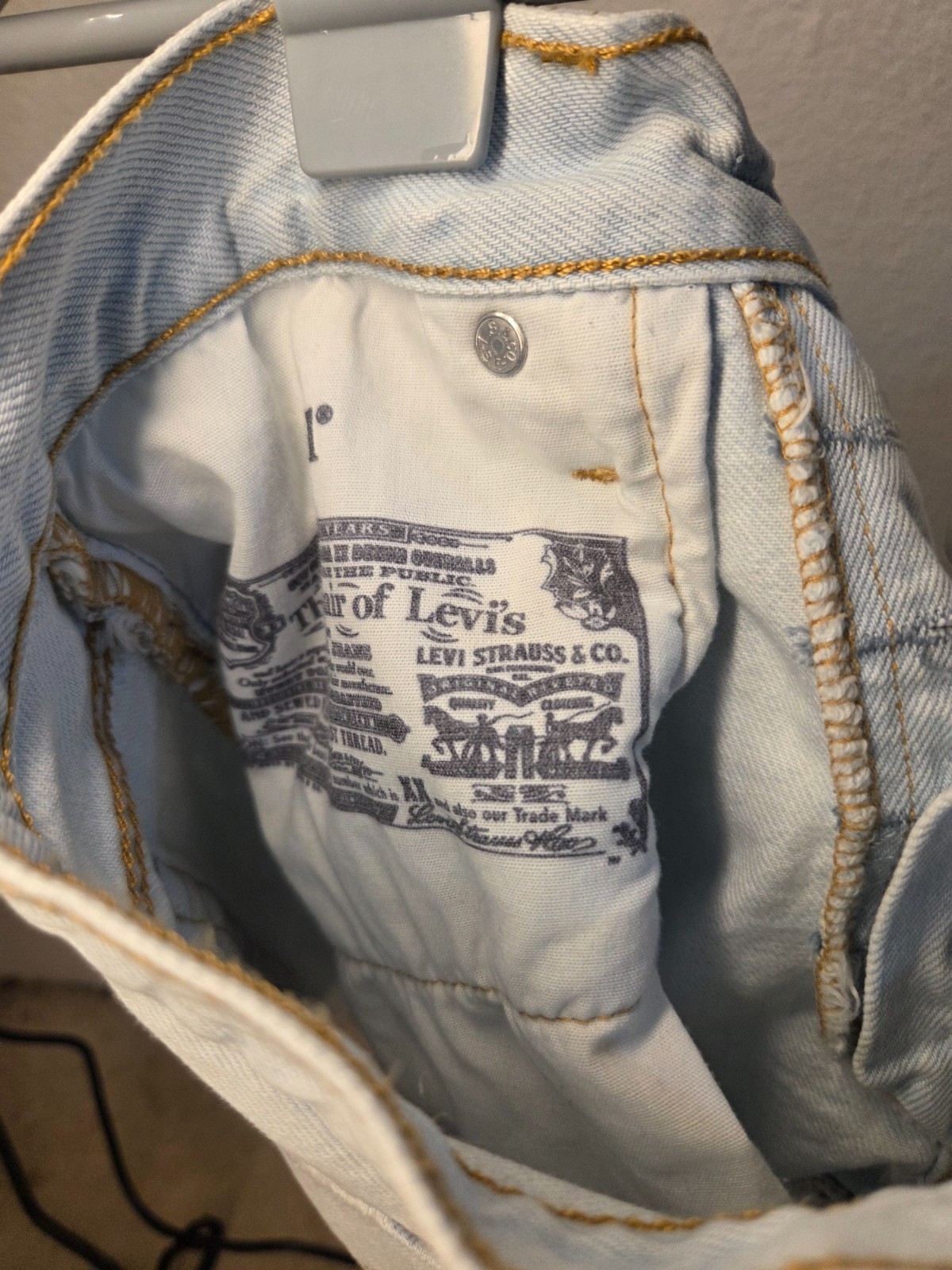 womens levi shorts size 25