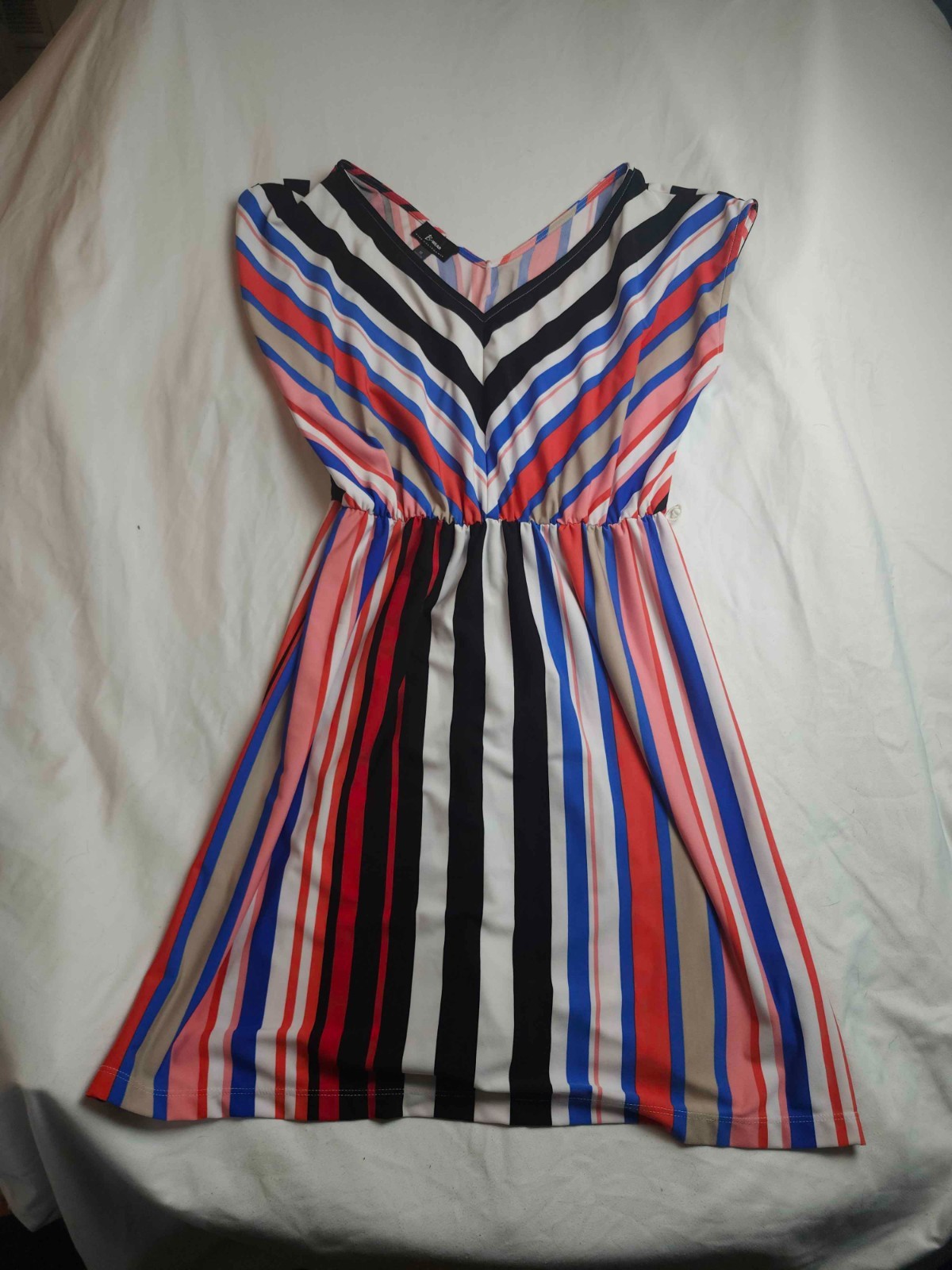 B-Wear Byer California Dress Womens Medium Multicolor Striped Fit & Flare V-Neck