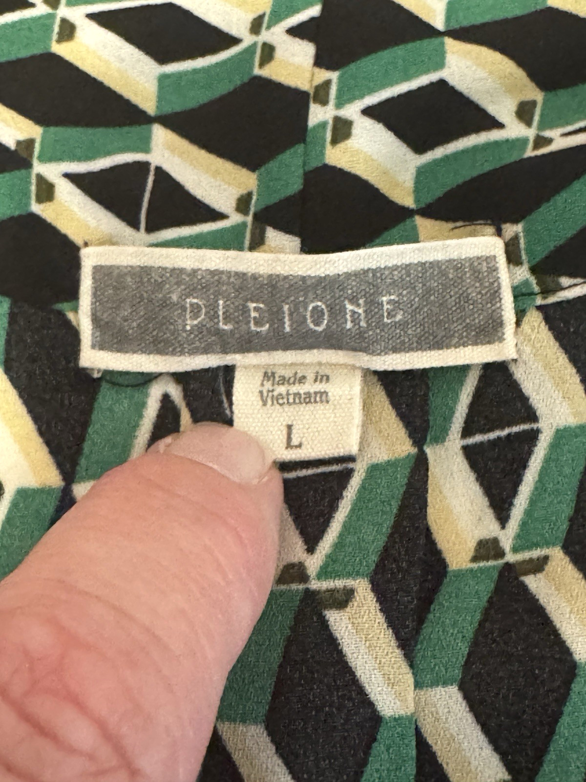 Pleione Women’s Geometric Print V Neck Tie Tunic Top Shirt Blouse Large Career