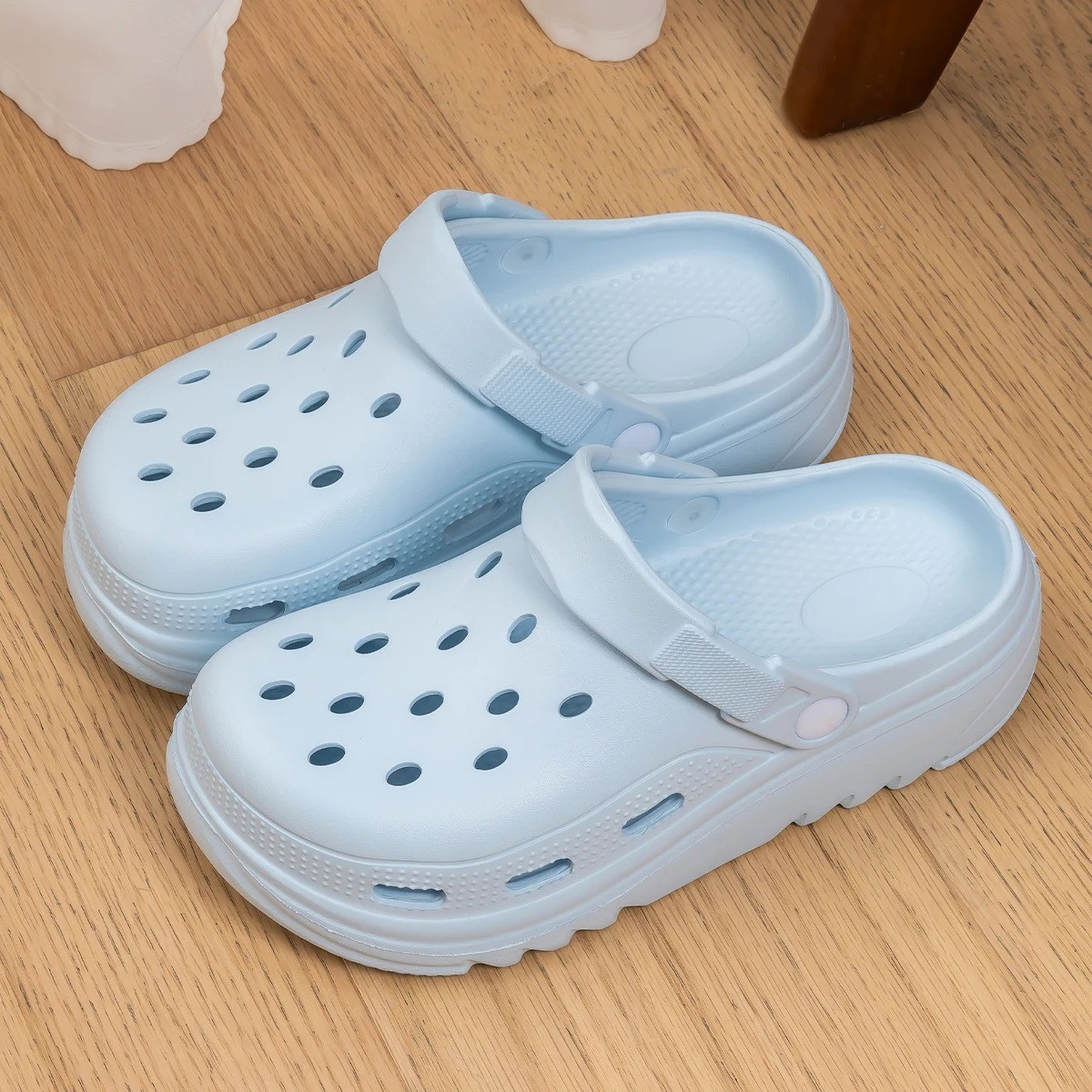 Crocs Classic Clog Unisex Slip On Women Shoe Ultra Light Water-Friendly Sandals