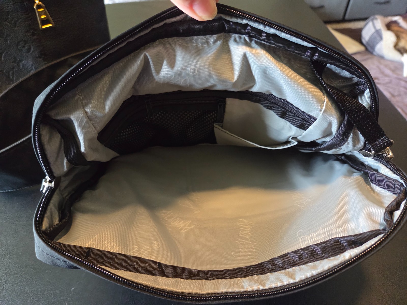 AmeriBag New Yorker Crossbody Messenger Travel Bag Black Nylon w/ Leather