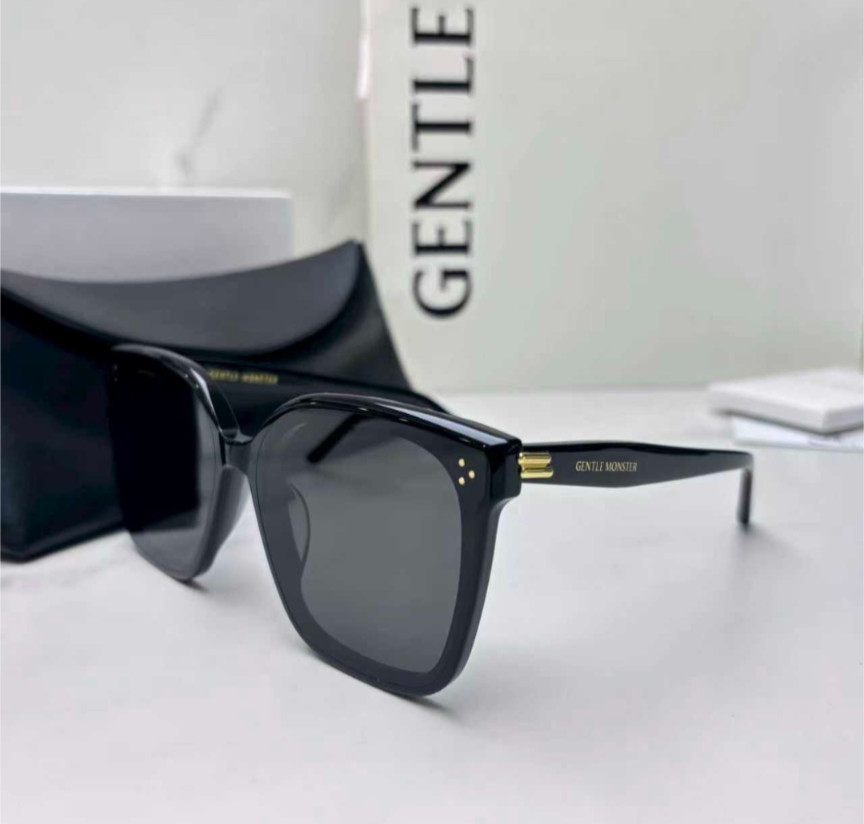 Gentle Monster New Her 01 Sunglasses Black With Case New