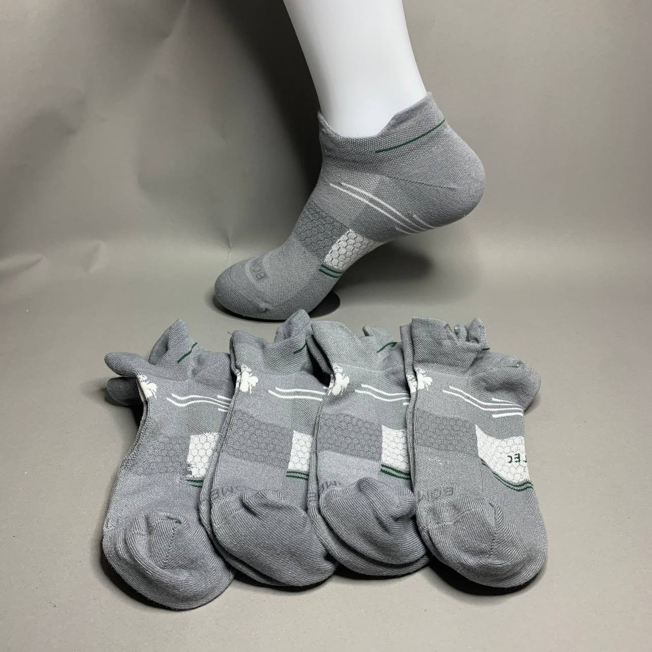 Bombas Men Women Ankle Quarter Socks 4 Pairs Dark Gray Charcoal Size L Large