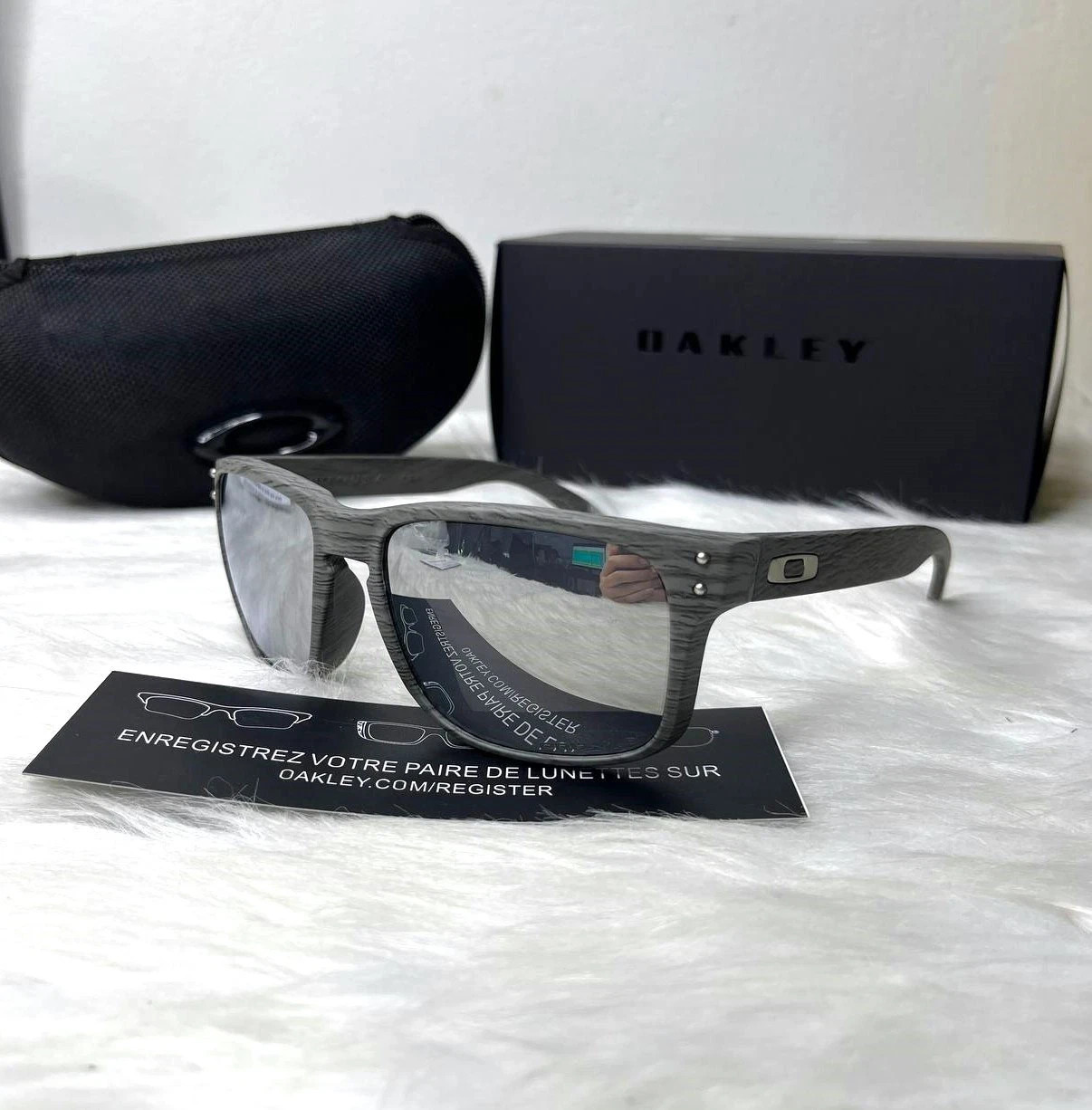 Oakley Holbrook Polarized Sunglasses Gray Woodgrain Frame Silver Mirror Lens