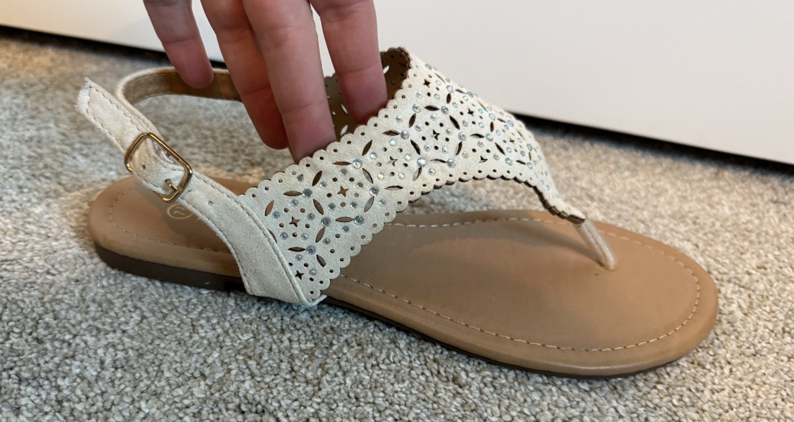 Dream Pairs Women’s White Rhinestone Thong Flat Sandals Ankle Strap Buckle 7.5