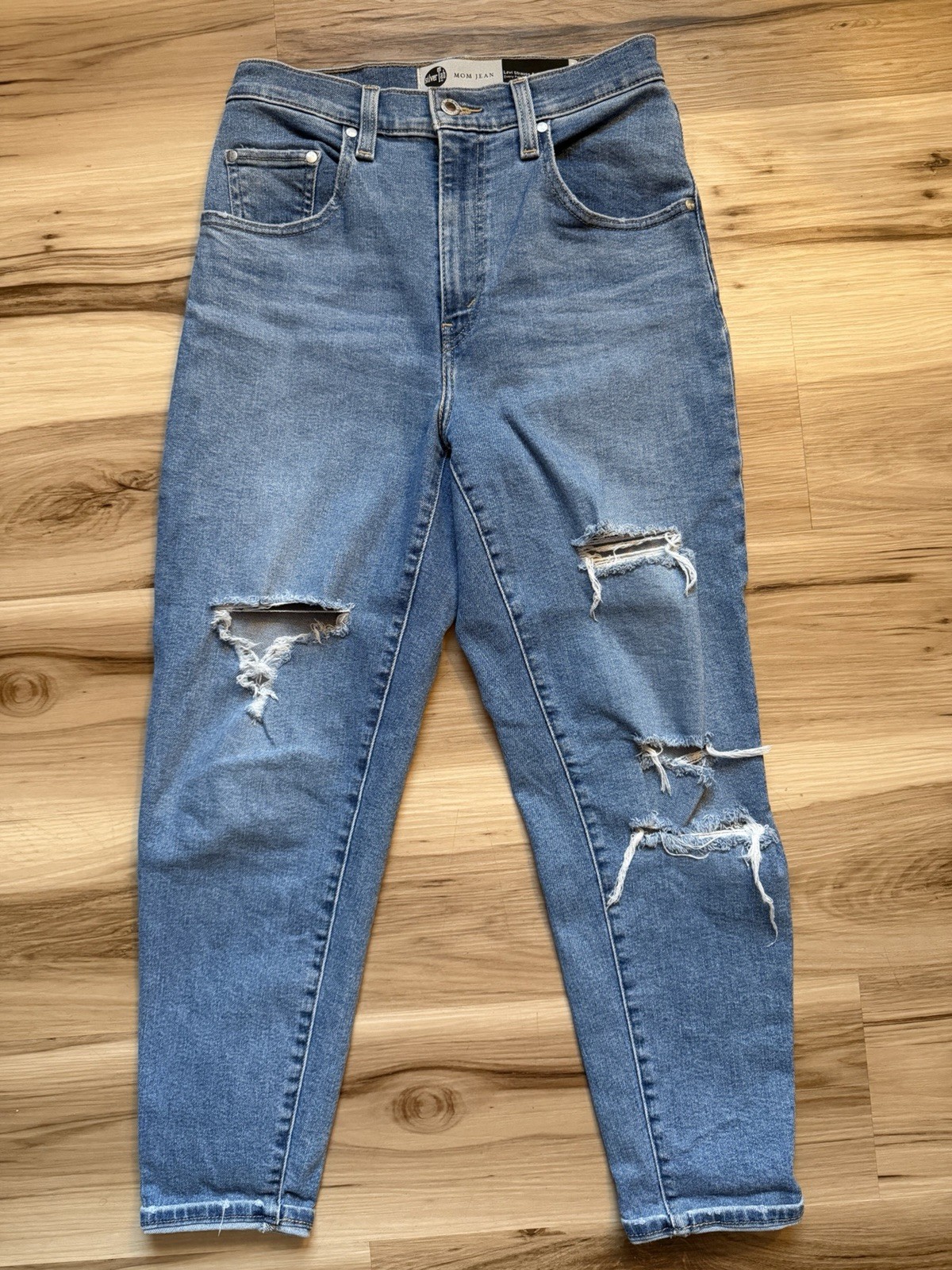 Levi’s SilverTab Mom Jeans Women’s 27×27 High Rise Distressed Light Wash