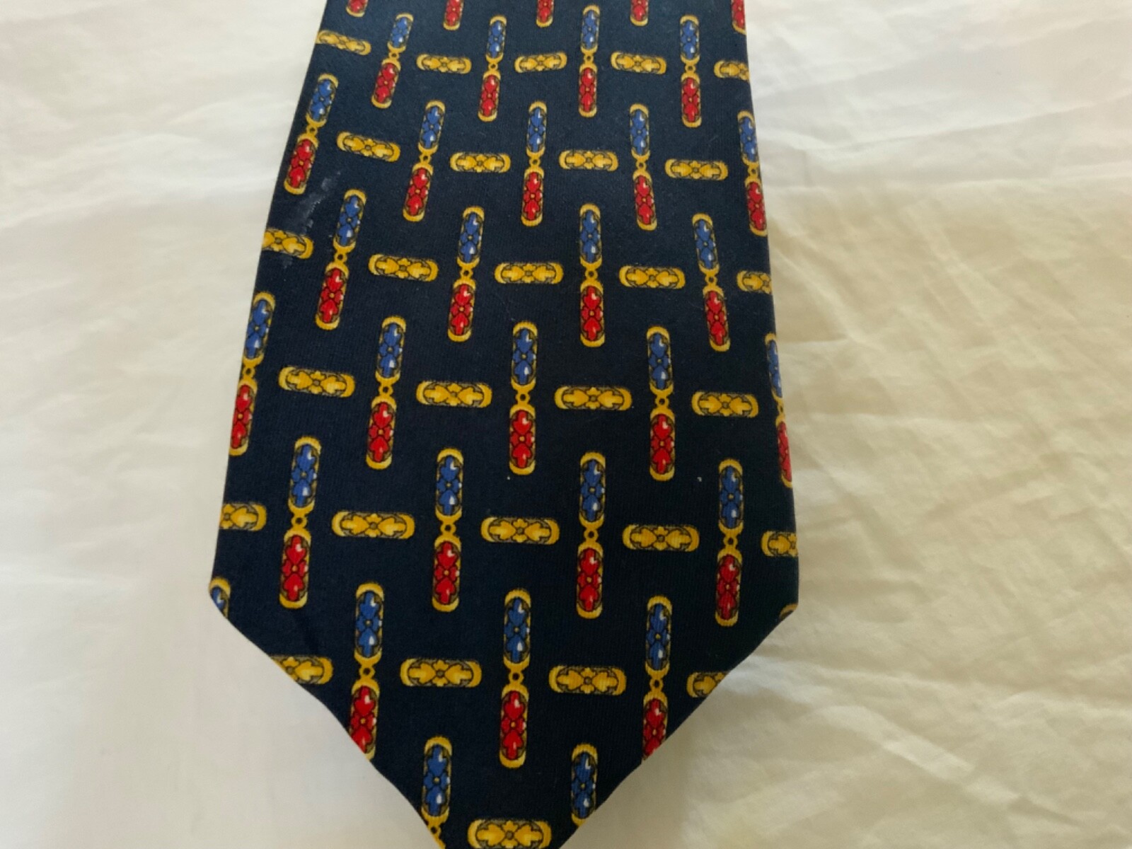 Dickens of London tie United Kingdom navy blue red yellow arrow link pattern