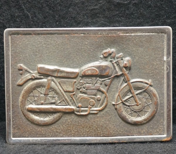 XF07160 VINTAGE 1970s ***MOTORCYCLE*** BIKER ARTWORK MENS SILVERTONE BELT BUCKLE
