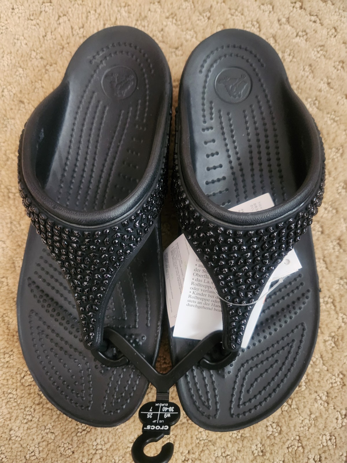 NEW CROC’S DIAMOND PLATFORM FLIP FLOPS -RARE – NO LONGER MADE -SIZE 9