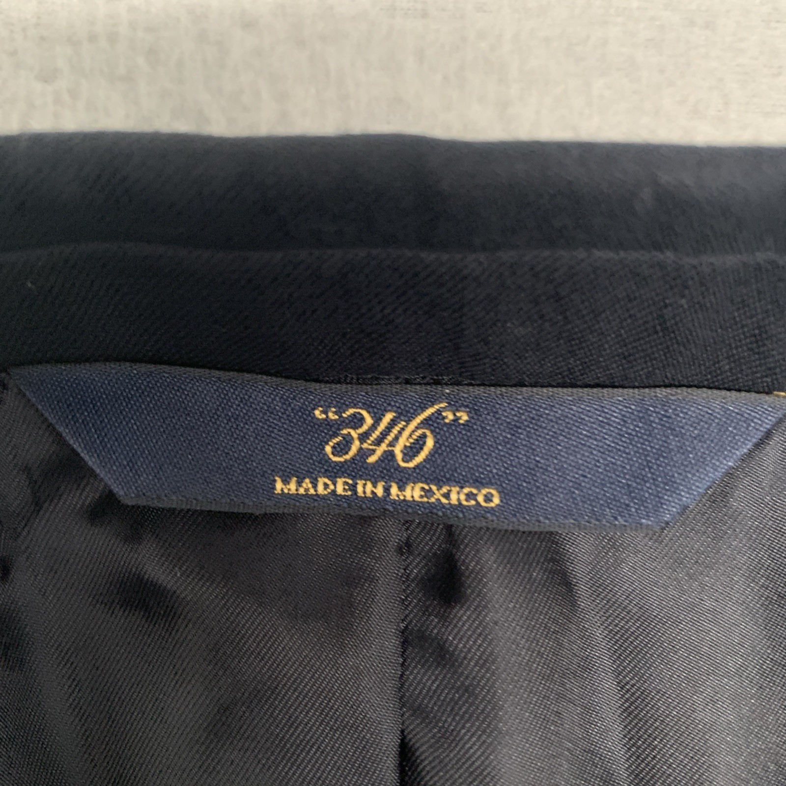 Brooks Brothers 346 Men’s Navy Blazer 100% Wool Bemberg Lining 43R 2 Gold Button