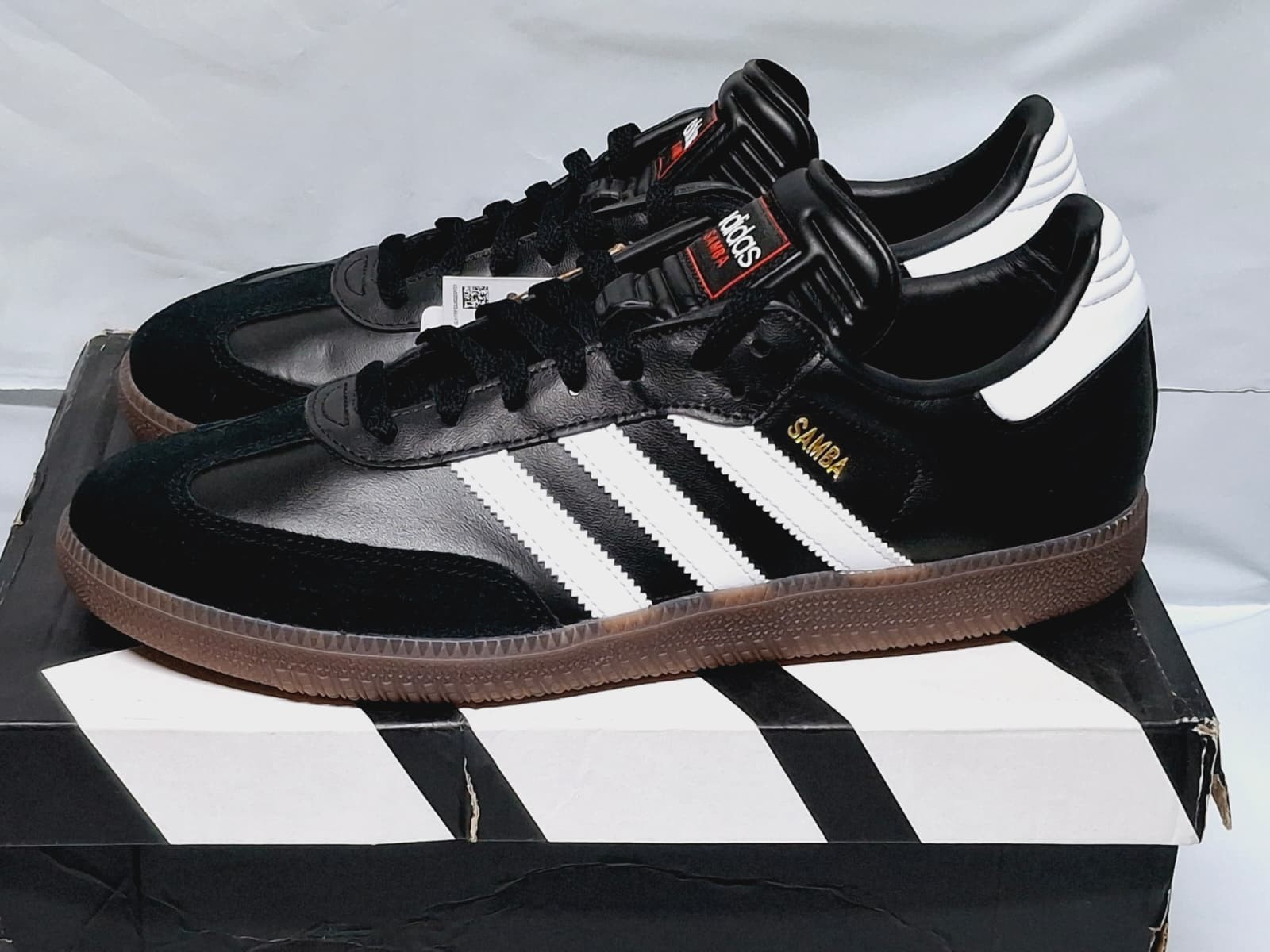 ADS-20 /Adidas Samba shoes, BLACK, size (10 US men-11US women) NEW/DAMAGED BOX