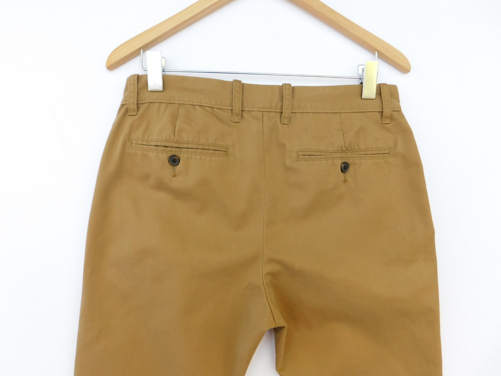 GAP Men Khaki Pants Size 31/32 Brown Classic Taper Wrinkle Resistant