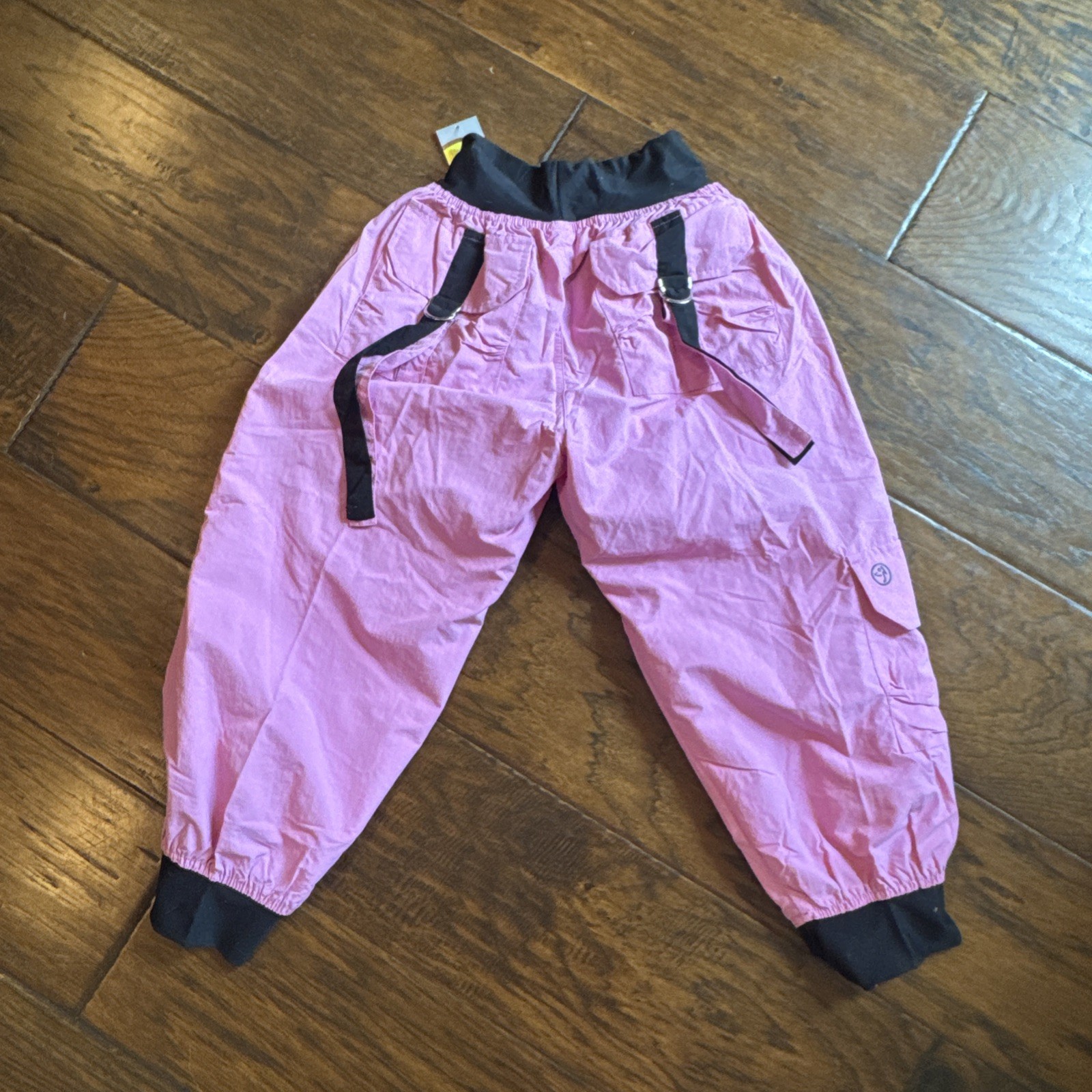 NWT ZUMBA ULTIMATE ORBIT CARGO CAPRIS PANTS SIZE Small Pink
