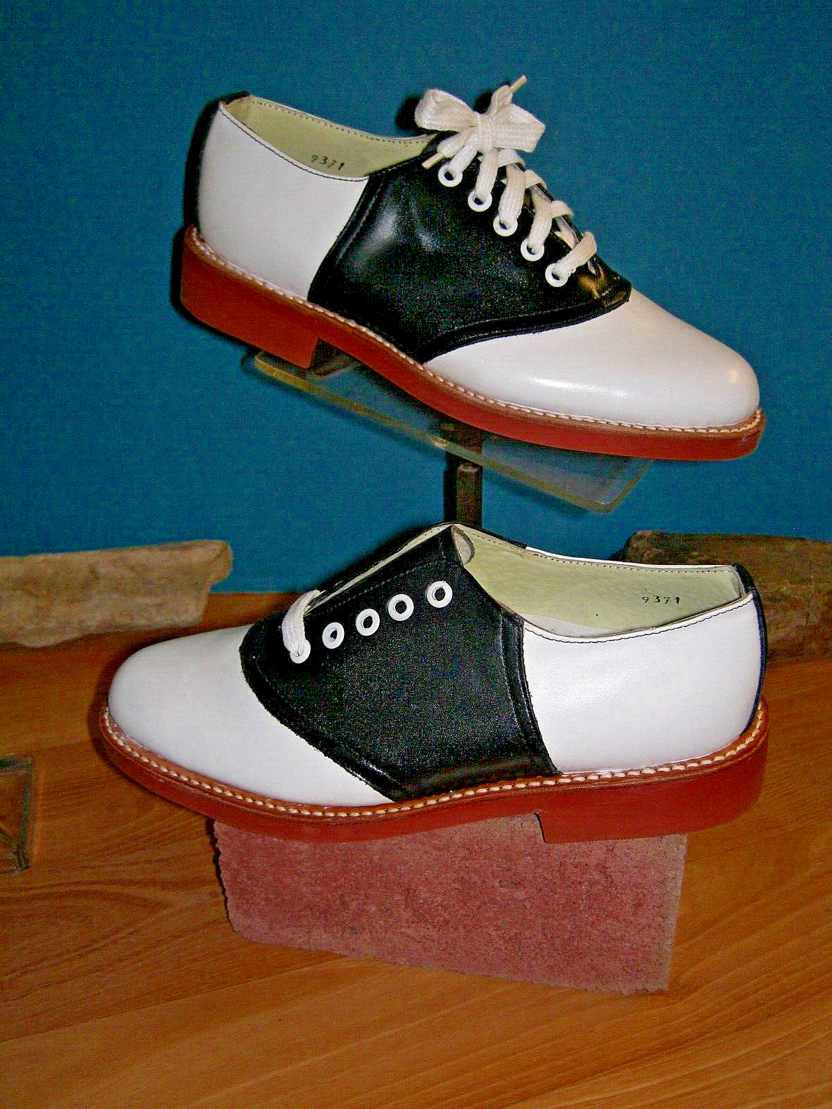 Stewart Marshall Saddle Shoes NOS US women’s 8-9.5 wide/ men’s 6-7.5D