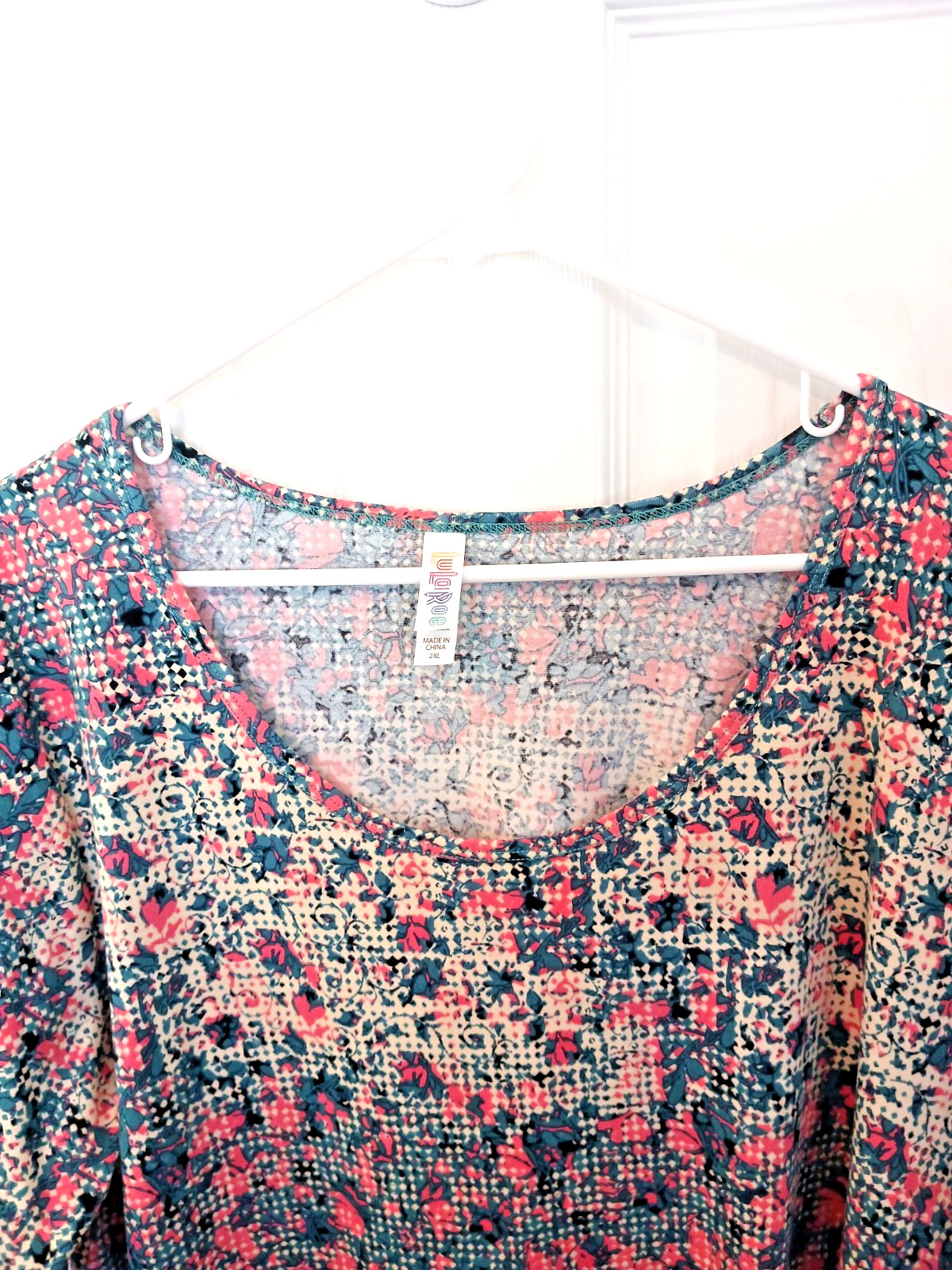LuLaRoe Pefect T 2XL Multicolor Floral print HI-LOW STYLE WOMEN`S TOP