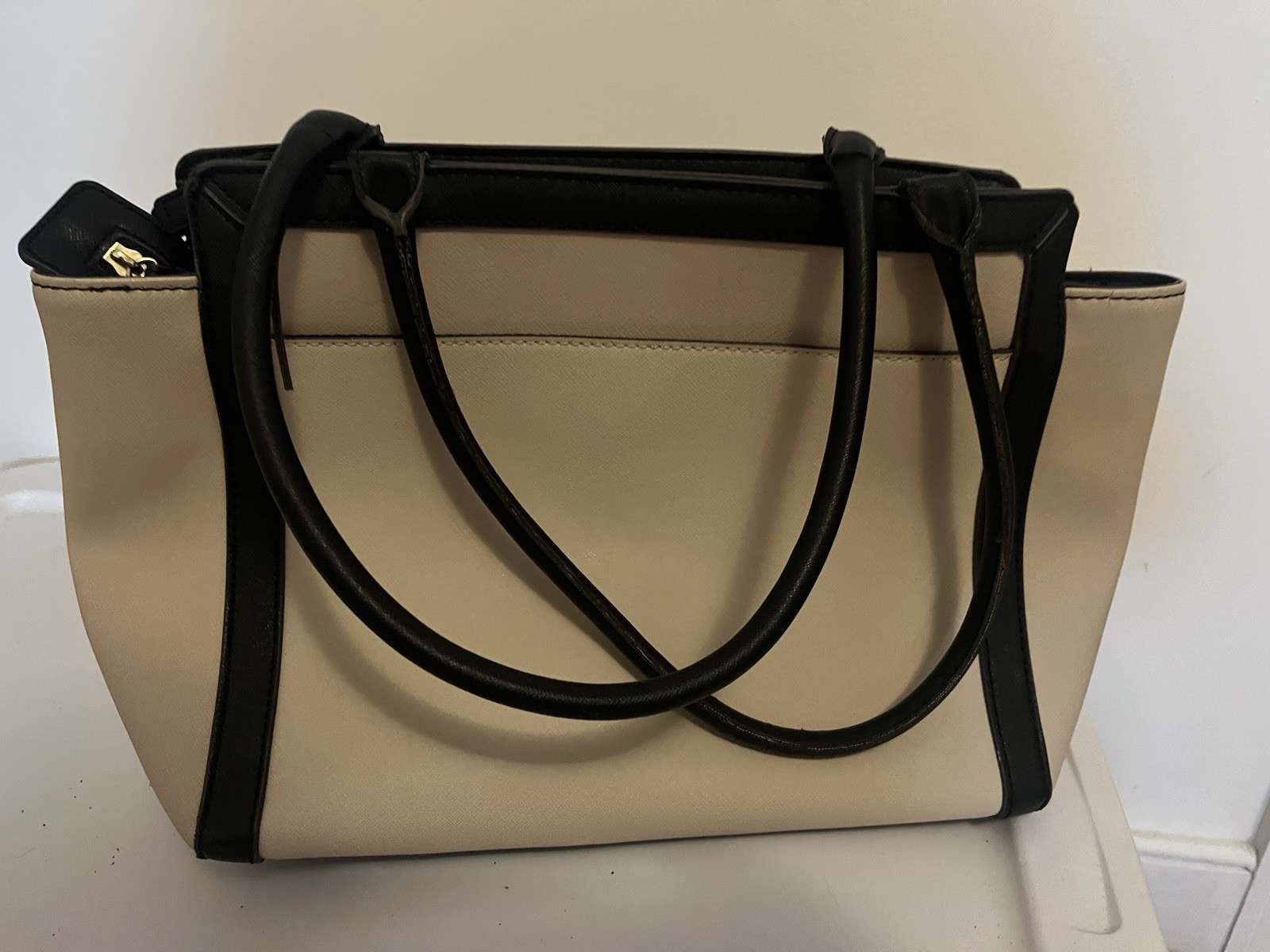 This Liz Claiborne Mini Tuxedo Tote