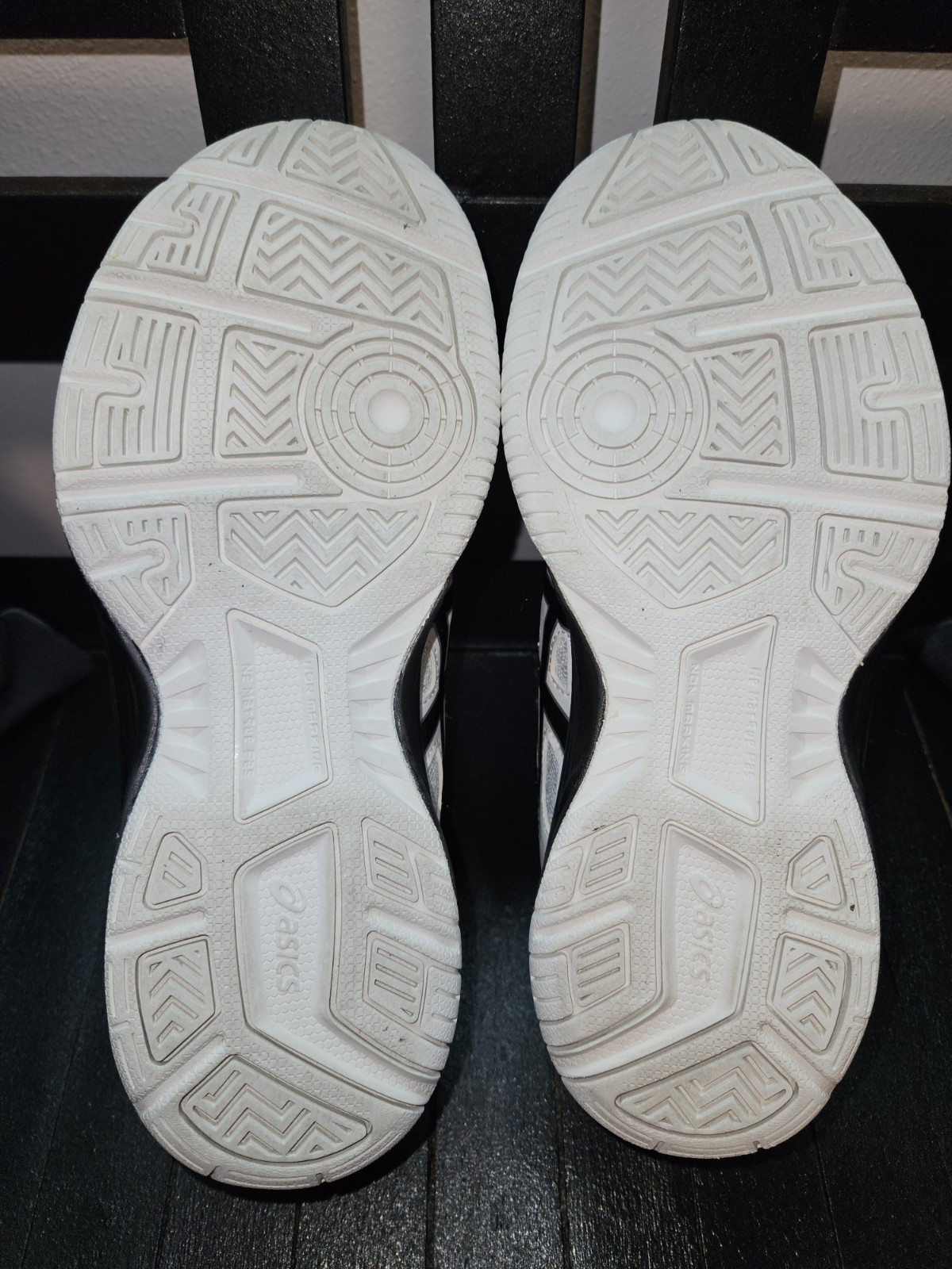 Asics Upcourt 3 Athletic Sneakers – Wht/Blk – Sz 4.5M/6W (1074A005) Pre-owned