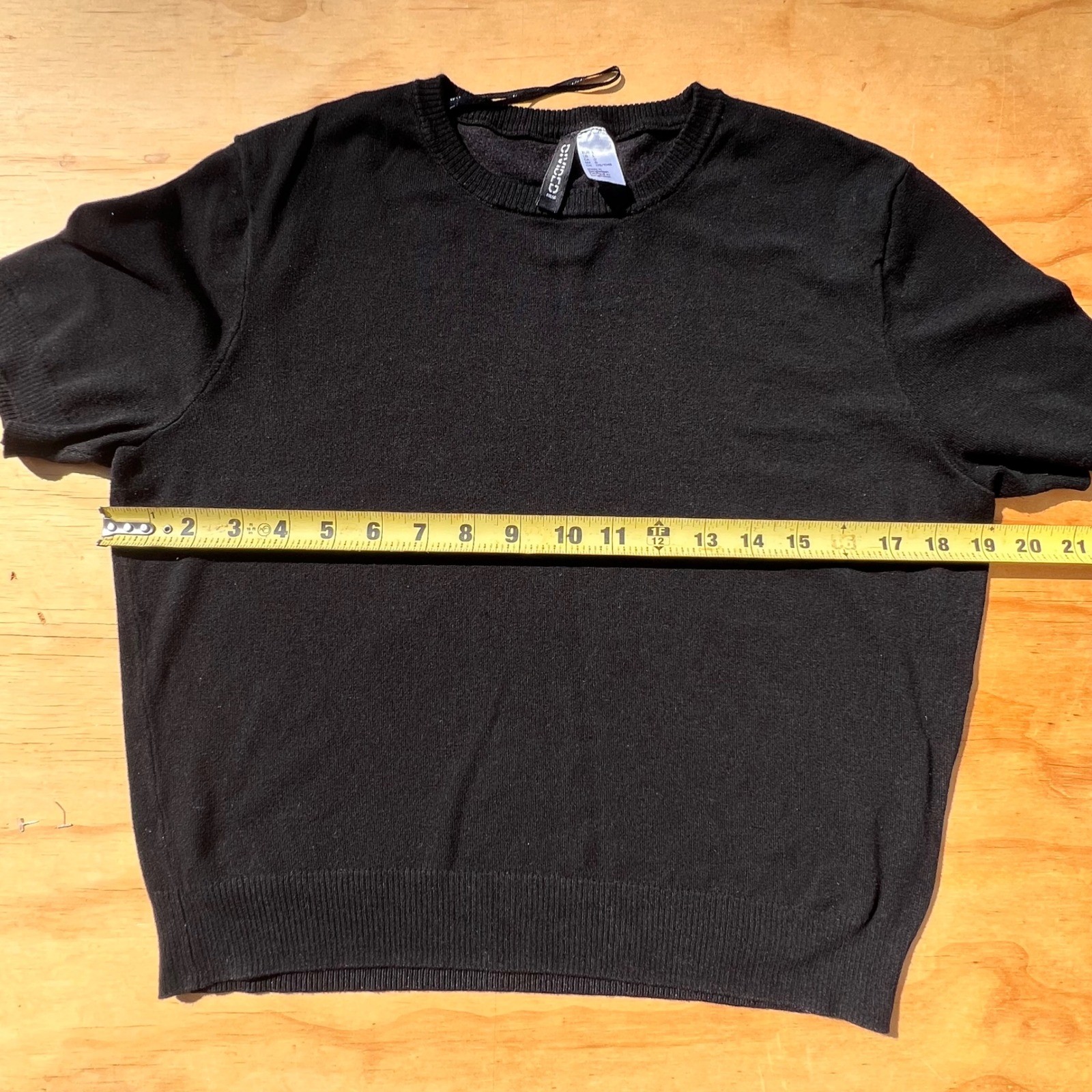 H&M Divided Mens Large Black Short Sleeve Knit Crewneck Sweater Minimalist Top