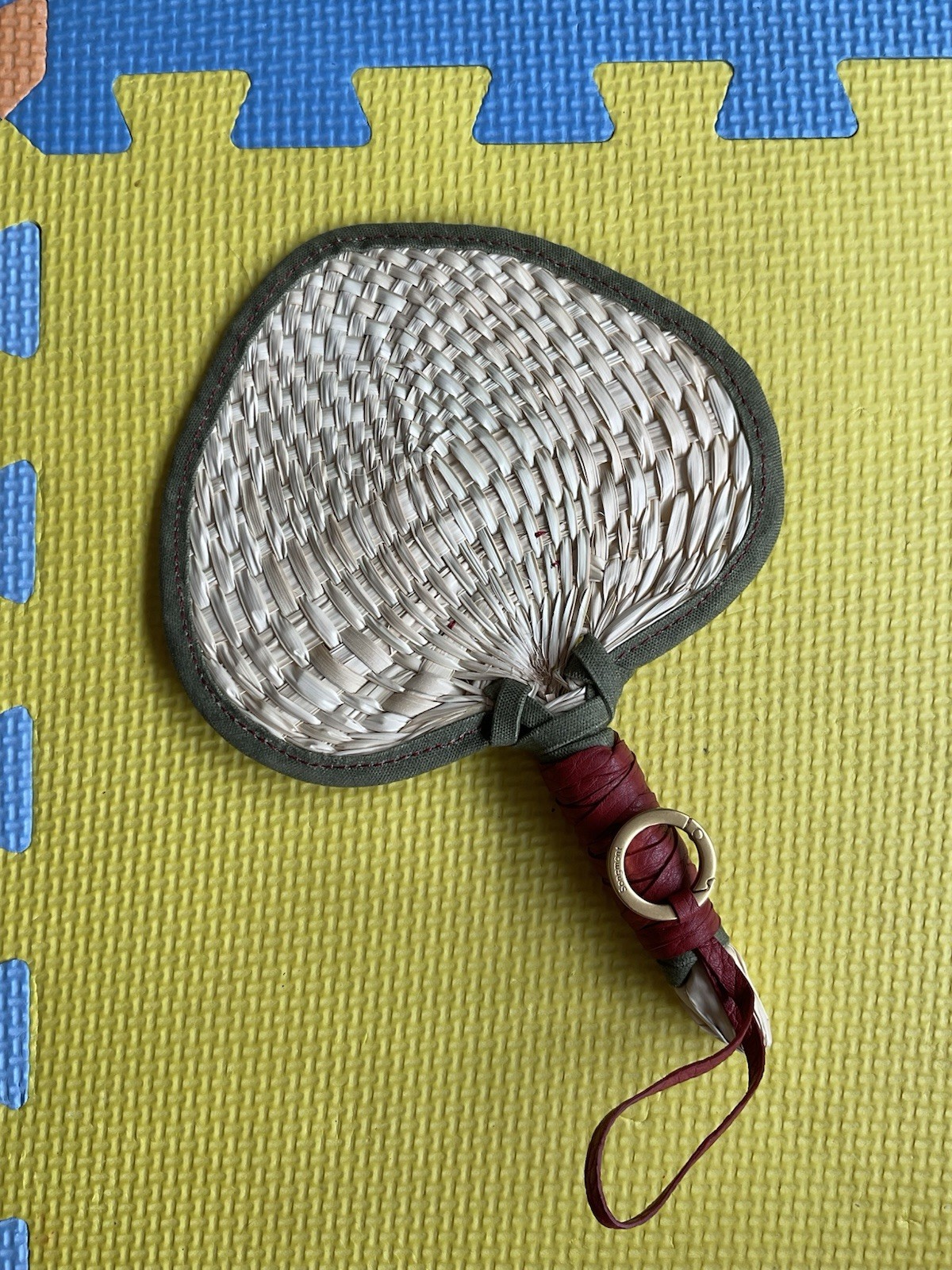 🪭Songmont Heart-Shaped Woven Fan Luxury Bag Charm – Olive & Red Leather