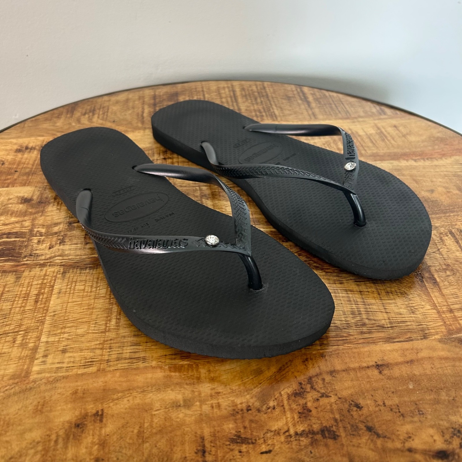 Havaianas Slim Crystal Accent Flip Flops Women’s Size 11/12 in Black, Beachy Fun