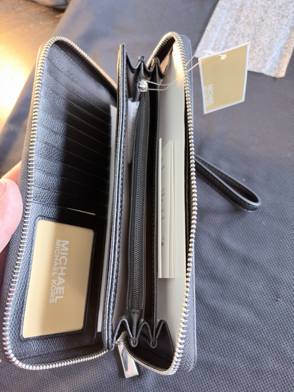 Michael Kors Jet Set Travel Black Leather CONTINENTAL Wallet 35T7GTVE7L