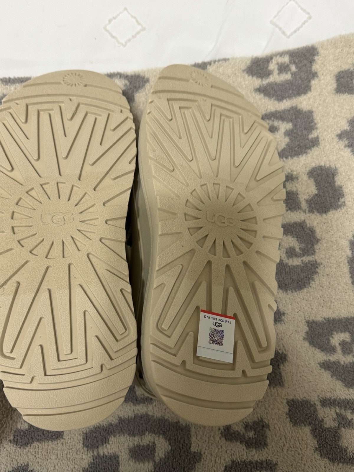 UGG Women’s US 8 Beige Strappy Open Toe Sandals Hook & Loop Ankle Straps