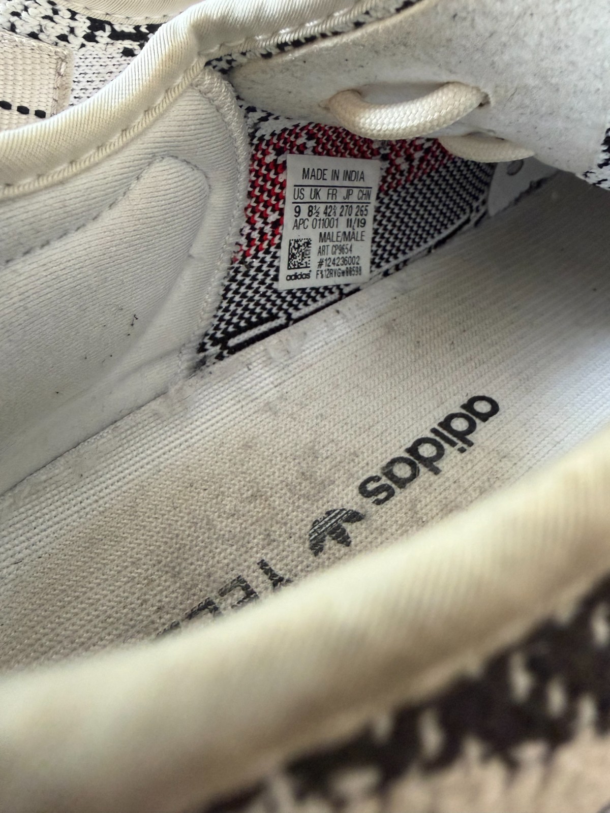Yeezy Boost 350 V2 Low Zebra Adidas – Size 9