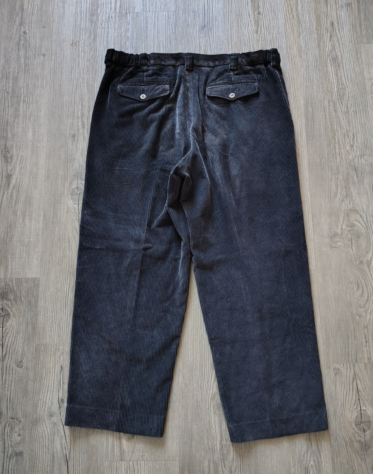 L.L. Bean Men’s Comfort Stretch Waist Black Corduroy Pleated Pants Size 36×28