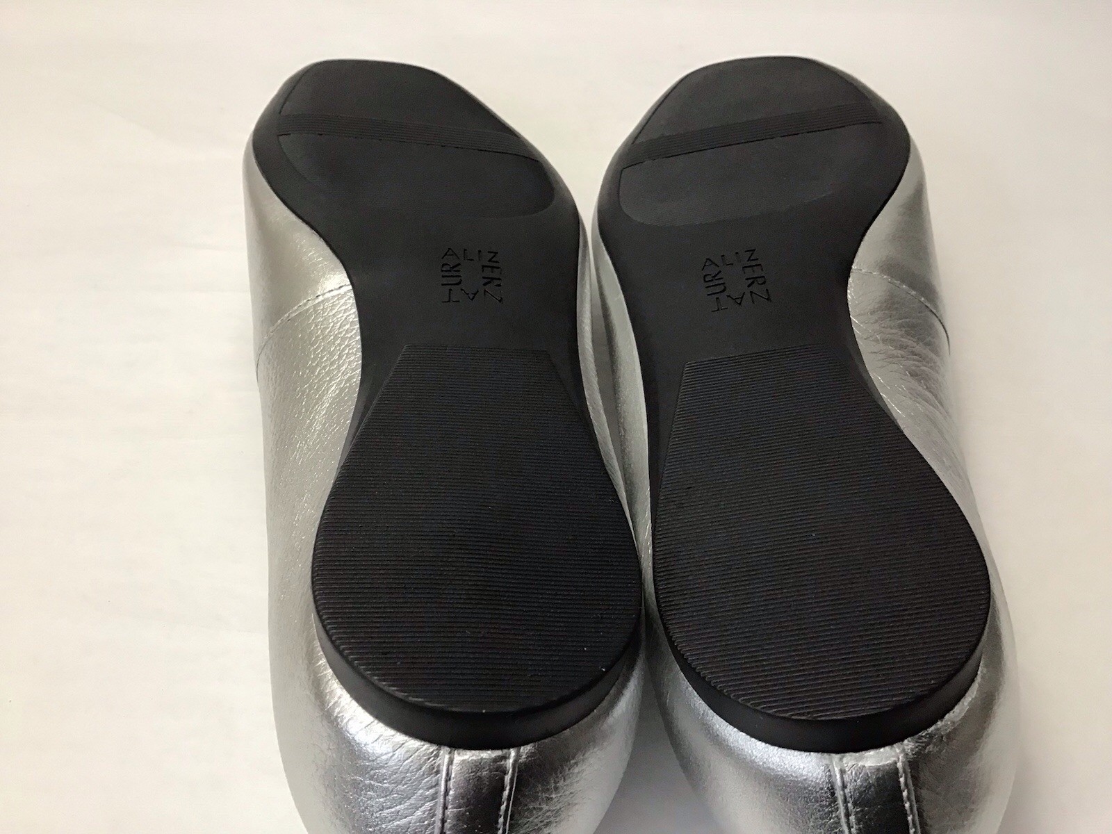 New Naturalizer Chelsea Size 11 Wide Leather Flats Pewter Silver Metallic (N70)