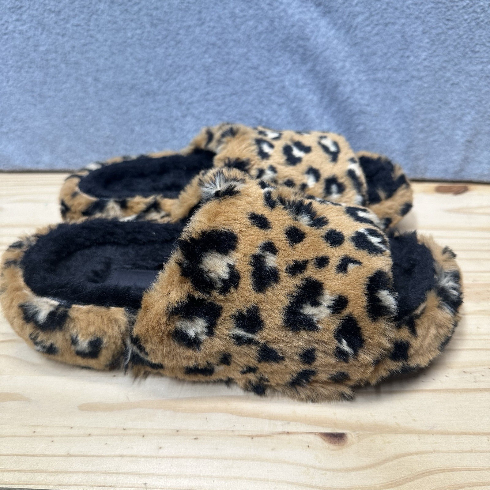 Crocs Classic Leopard Fur Slide; Leopard / Black, W6/M4 NWOT