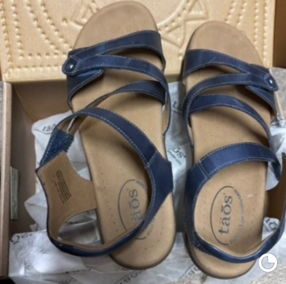 Taos Big Time Navy worn twice womens sandals size 9
