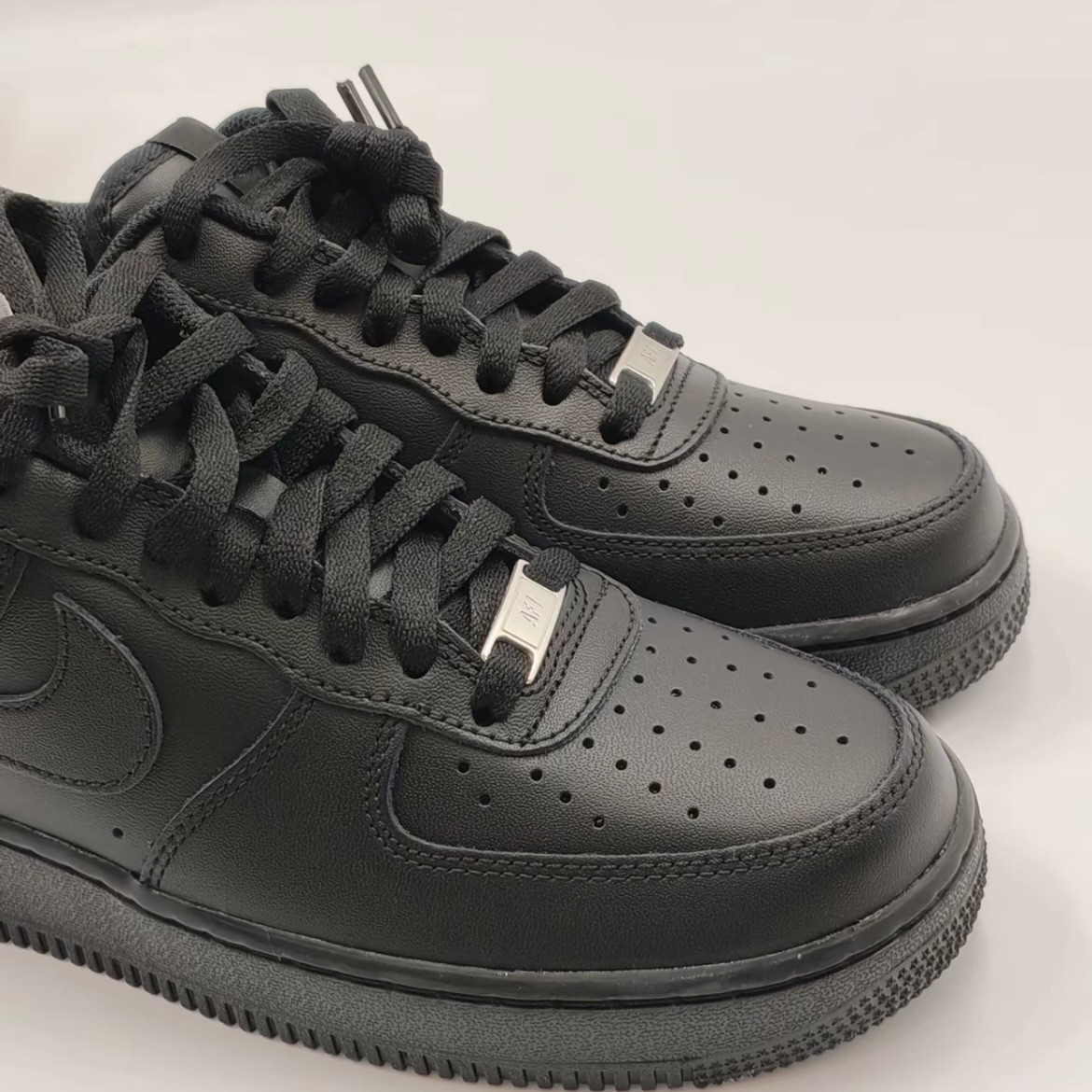 Men’s Nike Air Force 1 ’07 Low Triple Black/White Classic Sneakers US Men’s Size