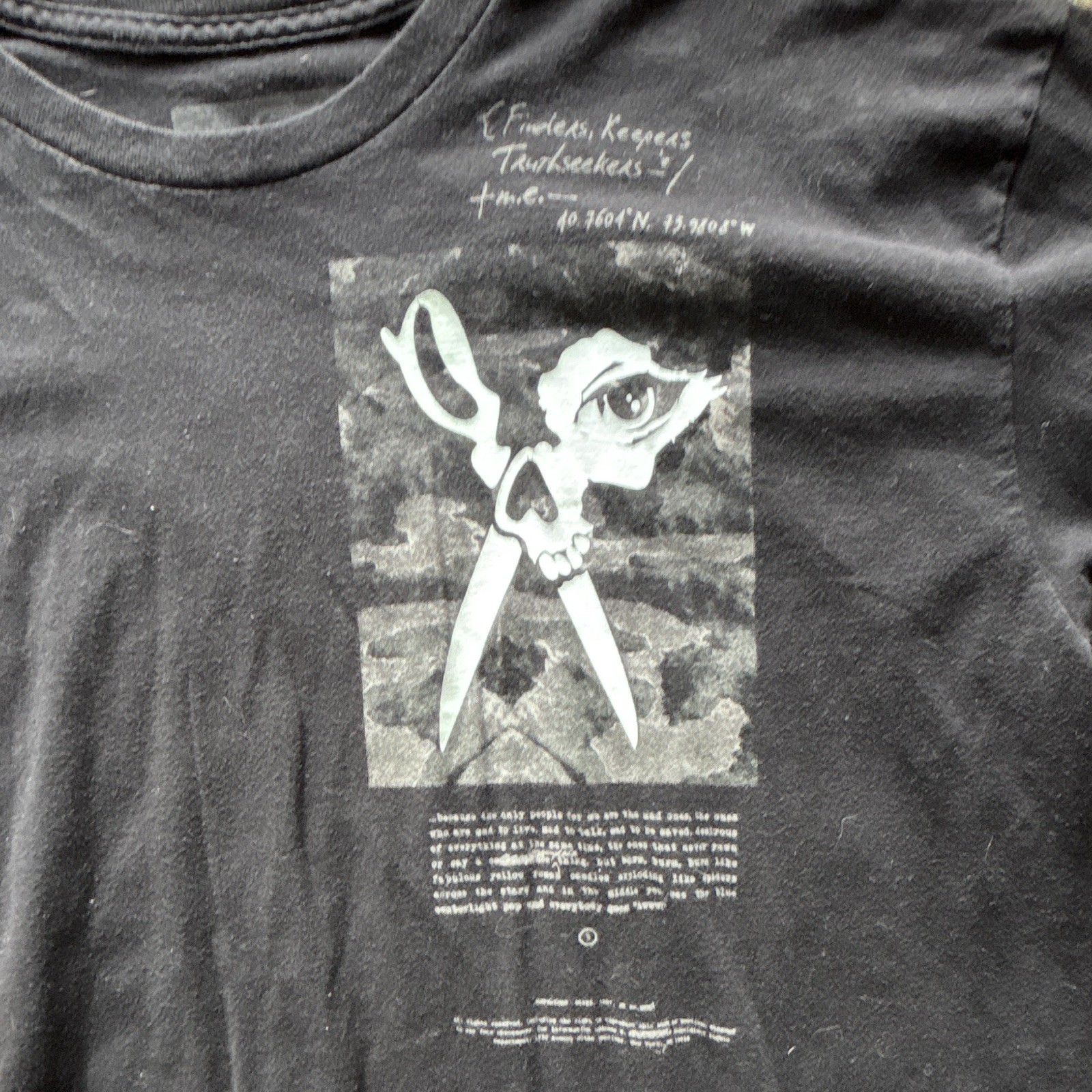 Marc Ecko Men’s Black Finders Keepers Truth Seekers Graphic Crewneck T-Shirt XL