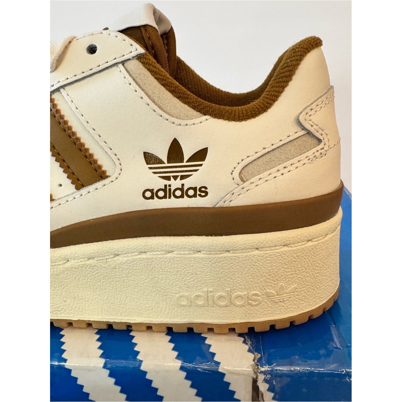 Adidas Forum Bold Stripes Women’s Shoes in the Cloud White/Bronze Strata- sz 5
