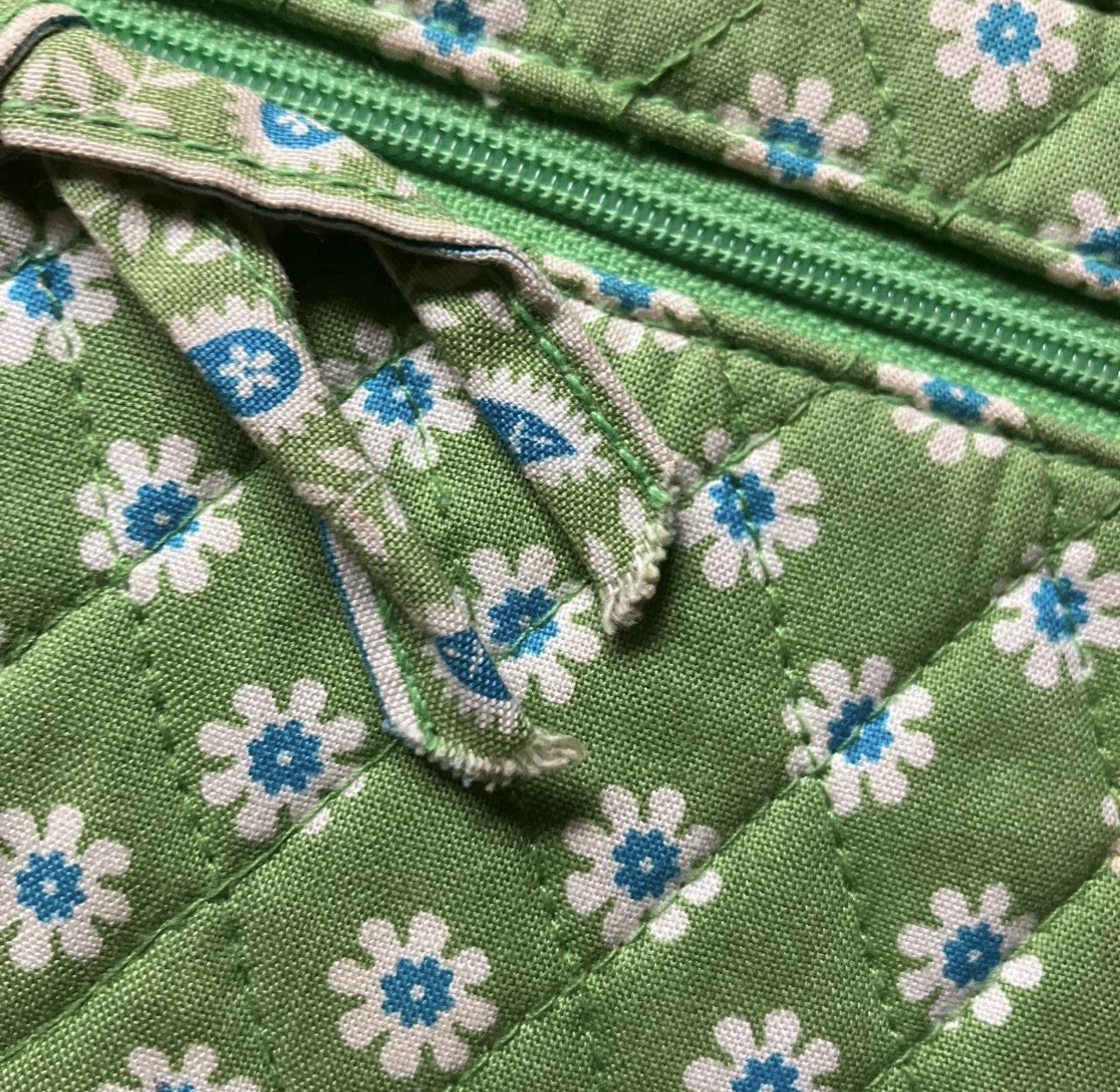 Vera Bradley Green Wristlet Wallet Apple Green ID Credit Card Zip Around