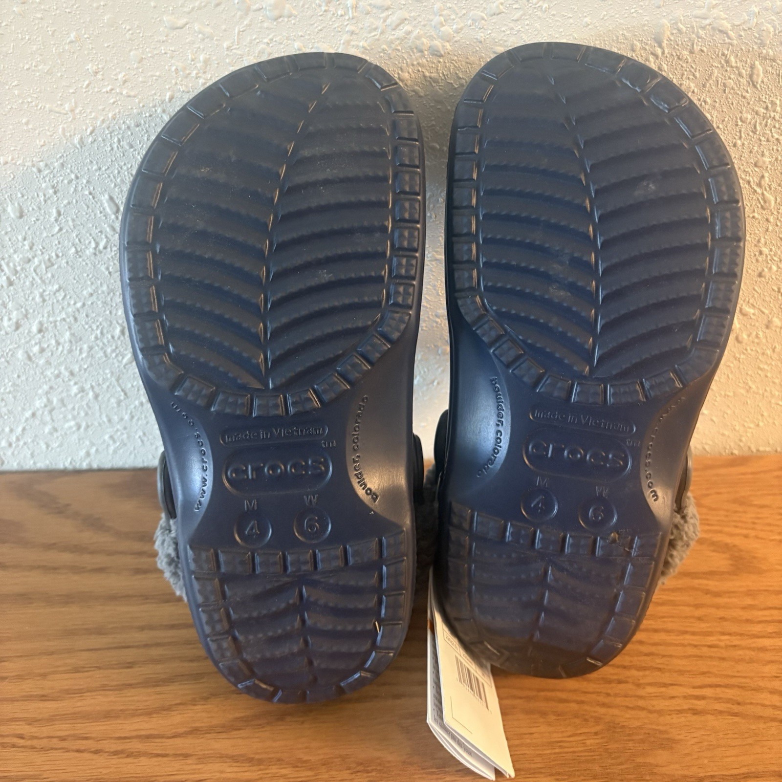 Crocs Unisex Adult Classic Baya Lined Fuzzy Strap Clogs Navy/Gray Lining W6/M4